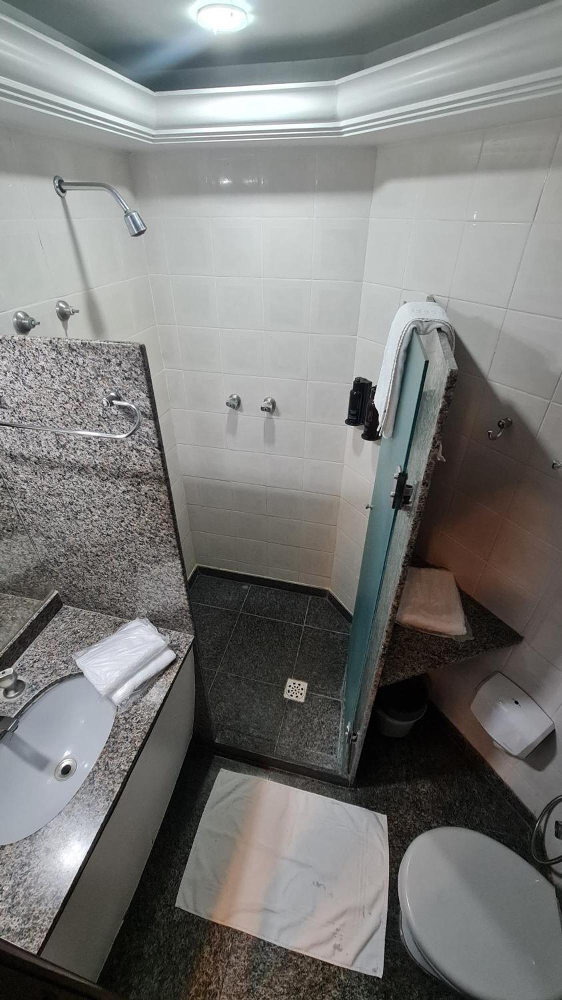 Quarto com 2 Camas de Solteiro