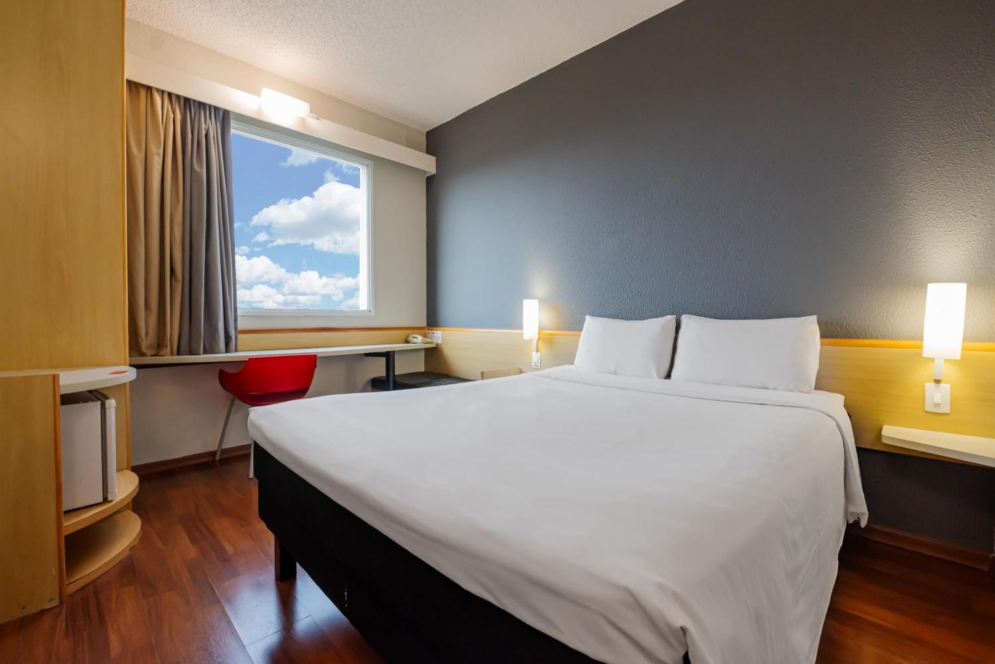 Quarto Standard com 1 Cama de Casal