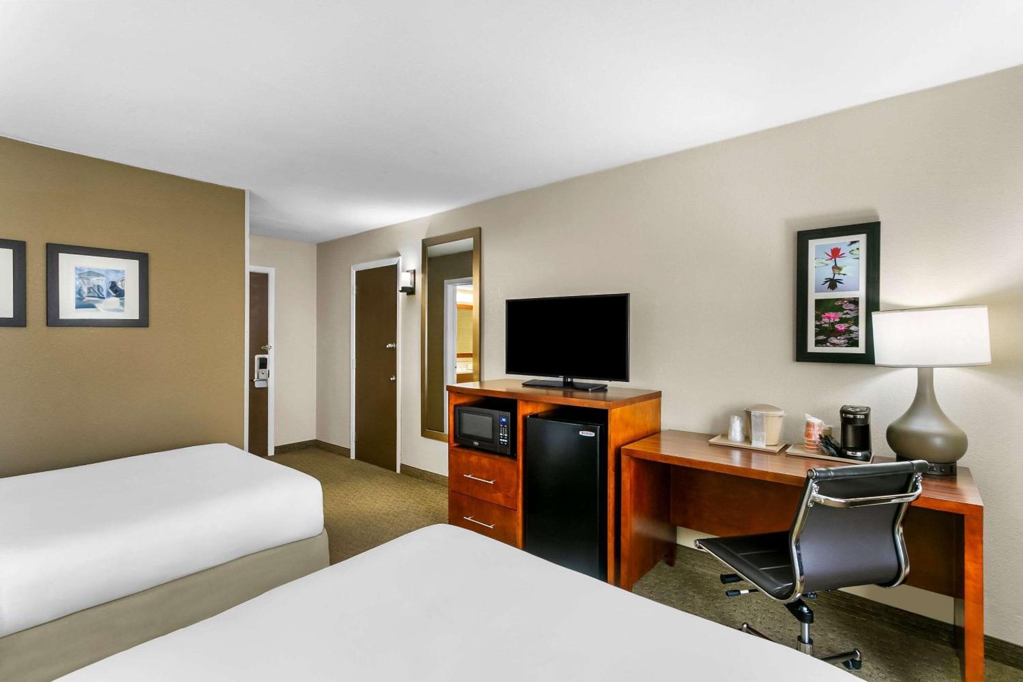 Double Room with Two Double Beds - Non-Smoking