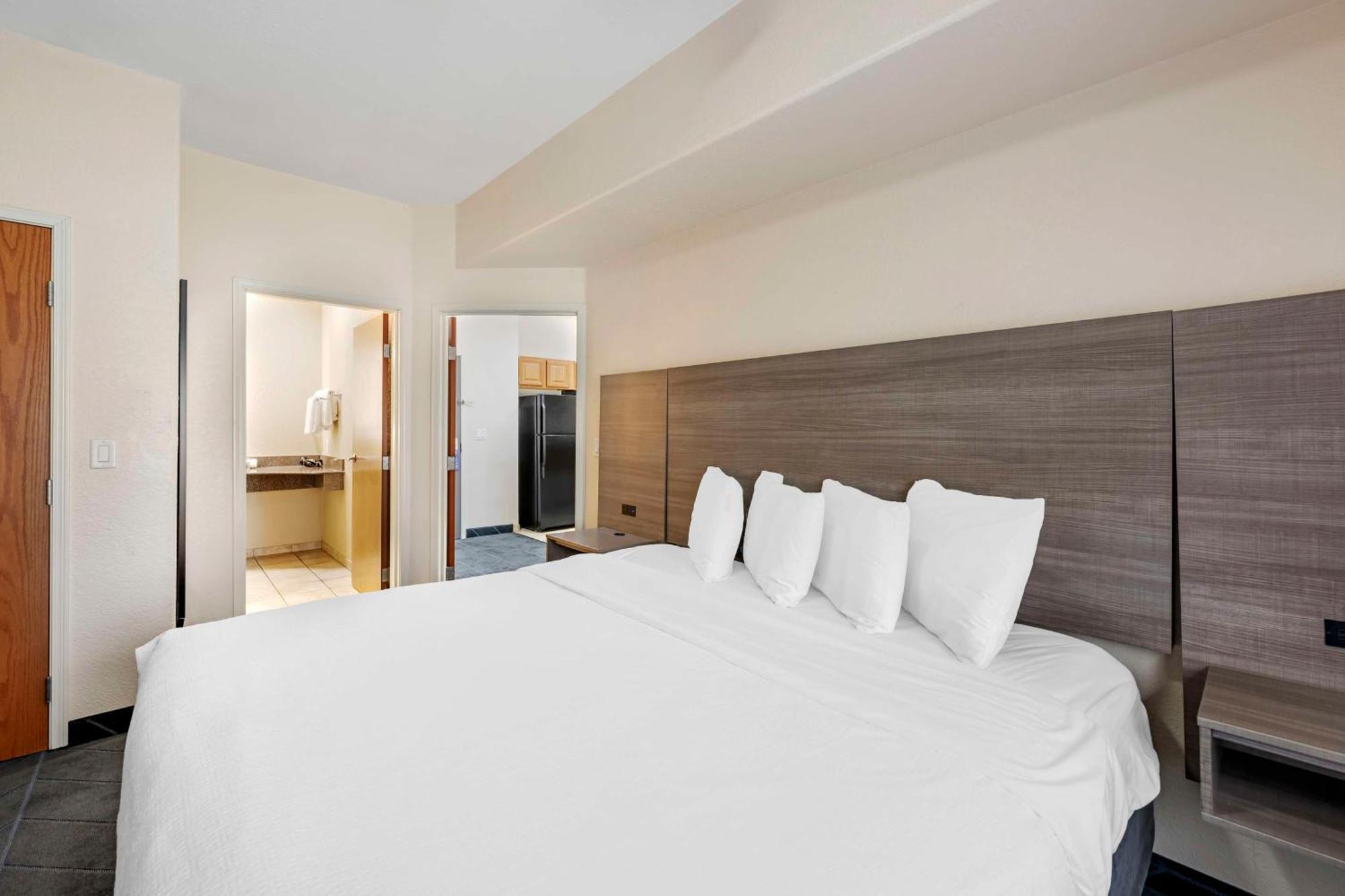 King Suite with Sofa Bed and Balcony - Non-Smoking