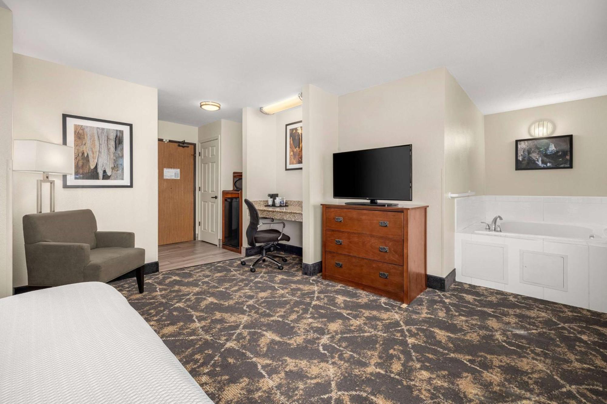 Deluxe Queen Room - Mobility Access/Non-Smoking