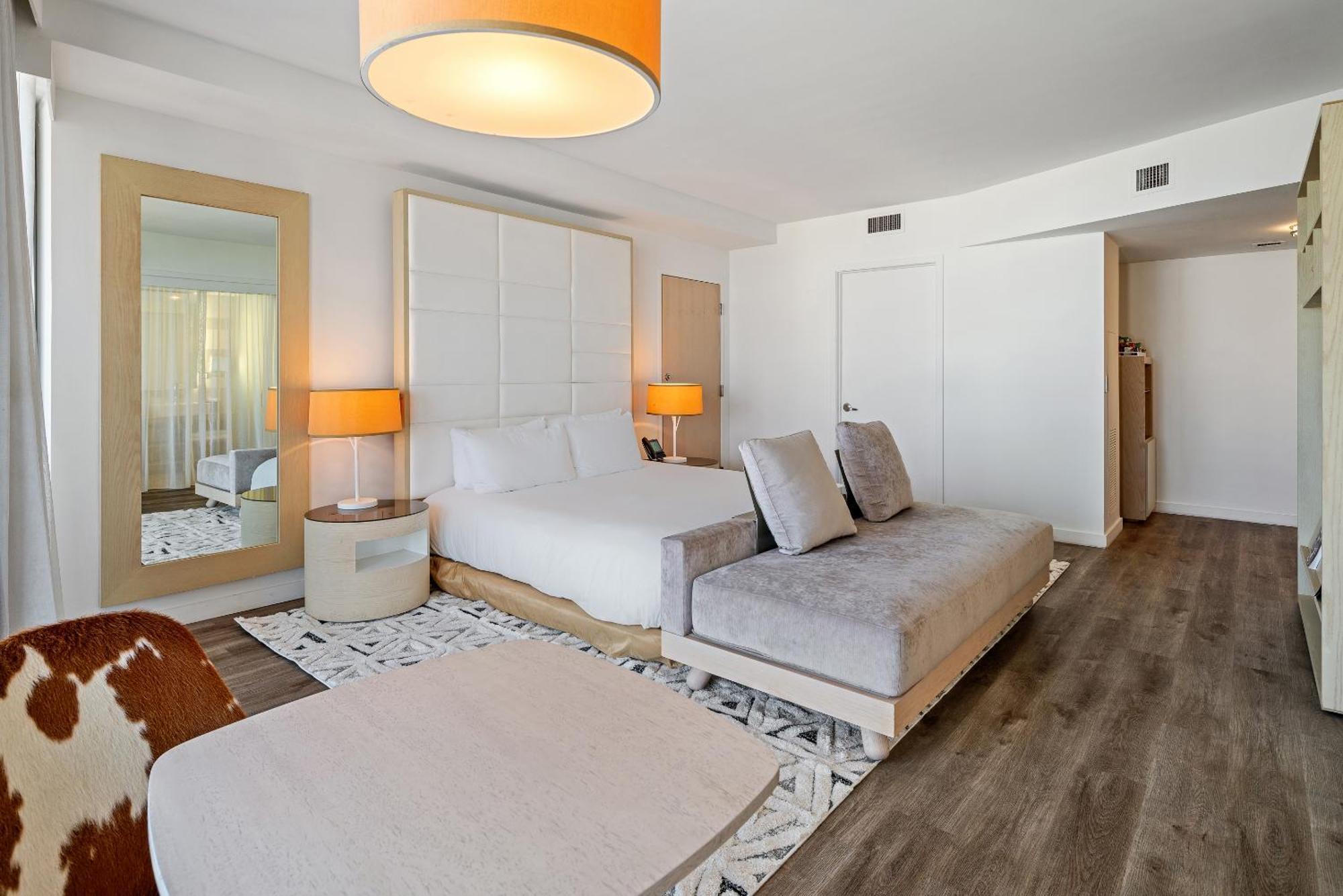 Hébergement Deluxe Lit King-Size avec Balcon - Vue sur Baie