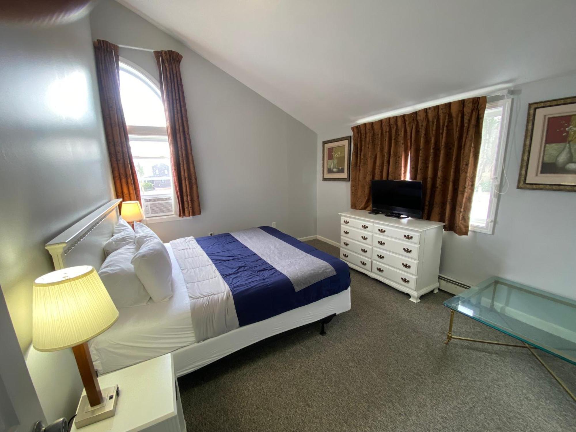 King Studio with Sofa Bed