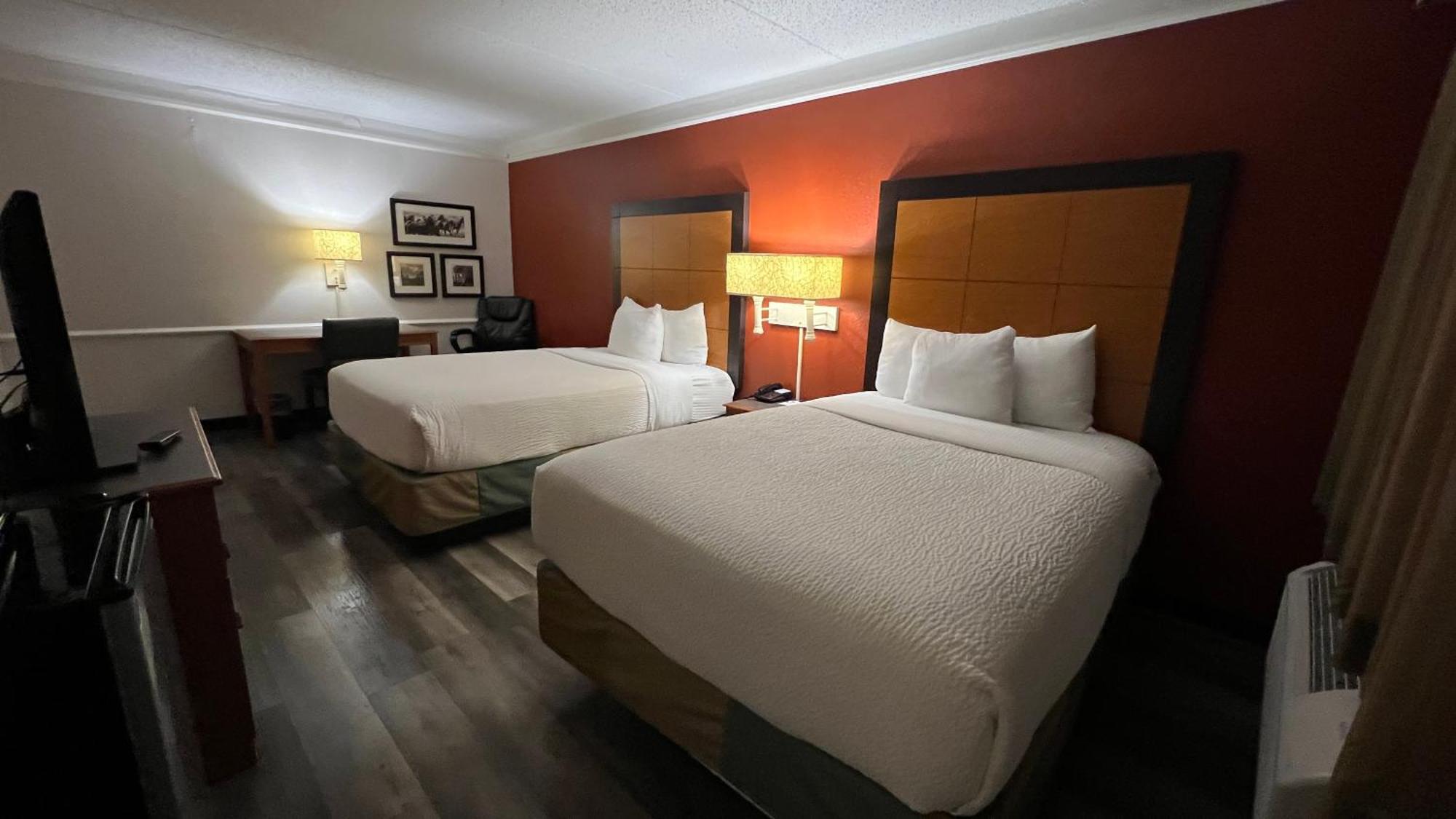Queen Room with Two Queen Beds and Roll-In Shower - Mobility Accessible/Non-Smoking