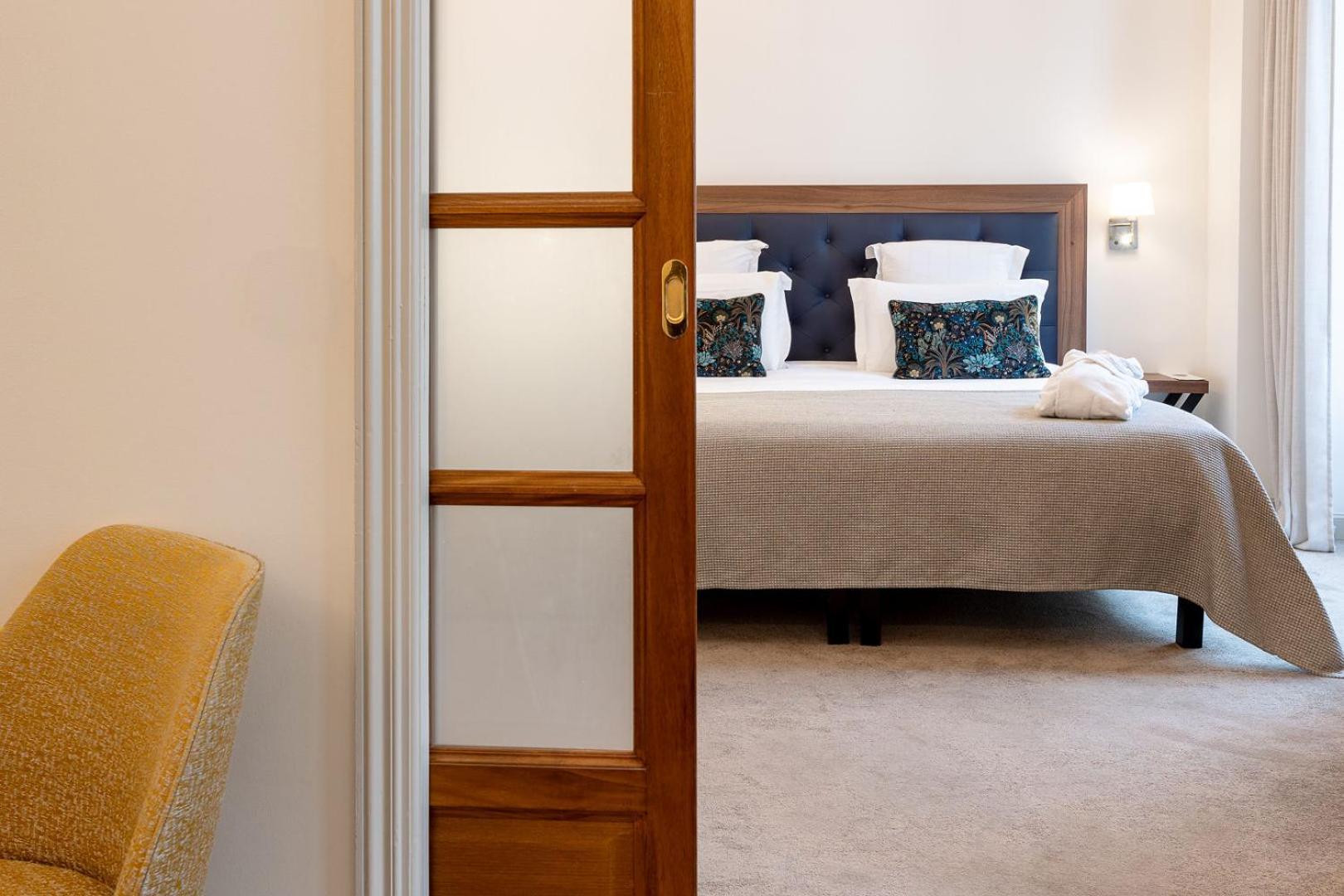 Suite with City View,1617453398:JPEG