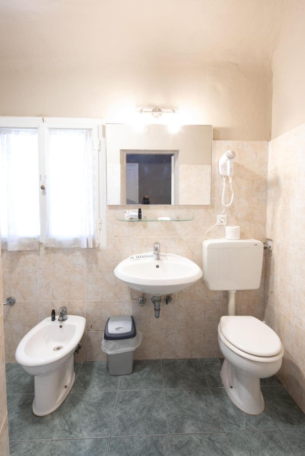 Eenpersoonskamer met Externe Eigen Badkamer