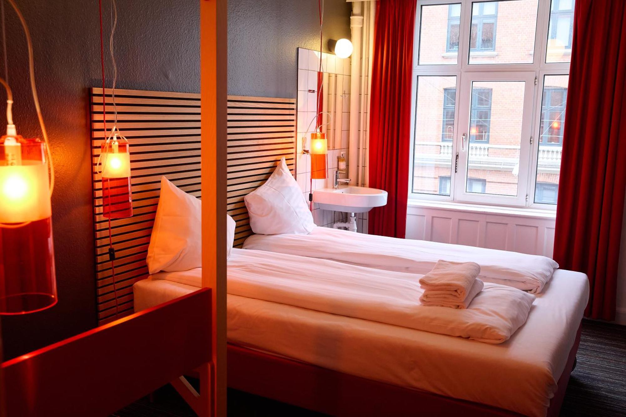 Chambre Double ou Lits Jumeaux avec Salle de Bains Commune