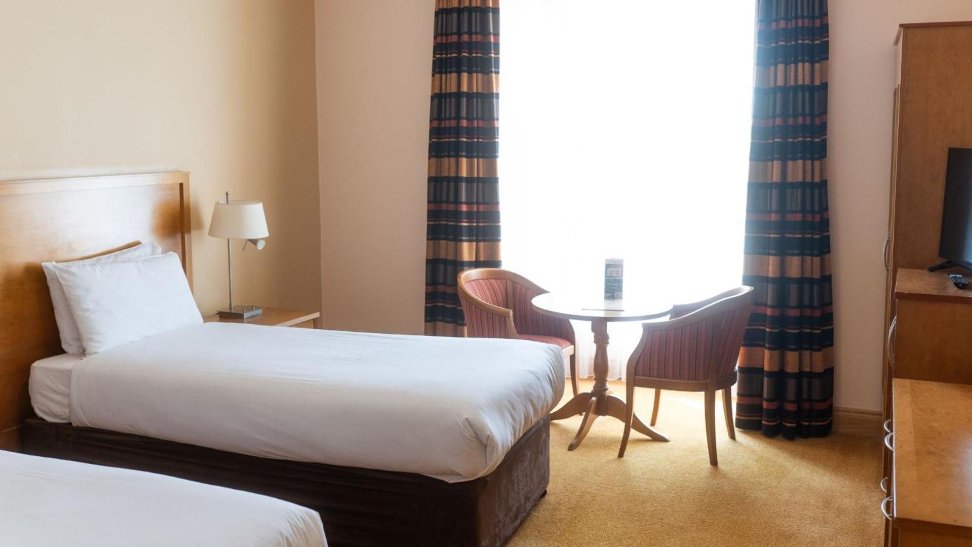 Twin Room,1618272076:JPEG