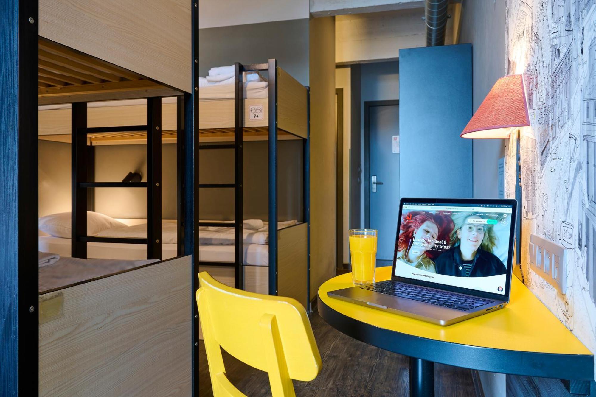 Lit dans Dortoir pour Femmes de 6 Lits
