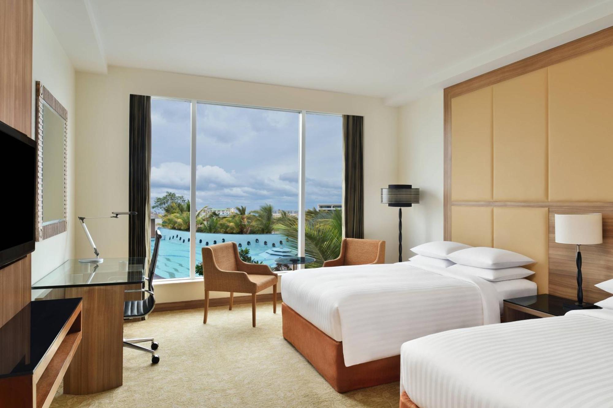 Executive Deluxe Double Room with Two Double Beds and Executive Lounge Access