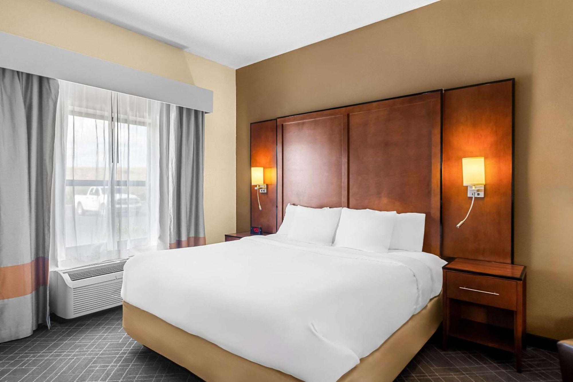 One Room Suite with Whirlpool - Non Smoking