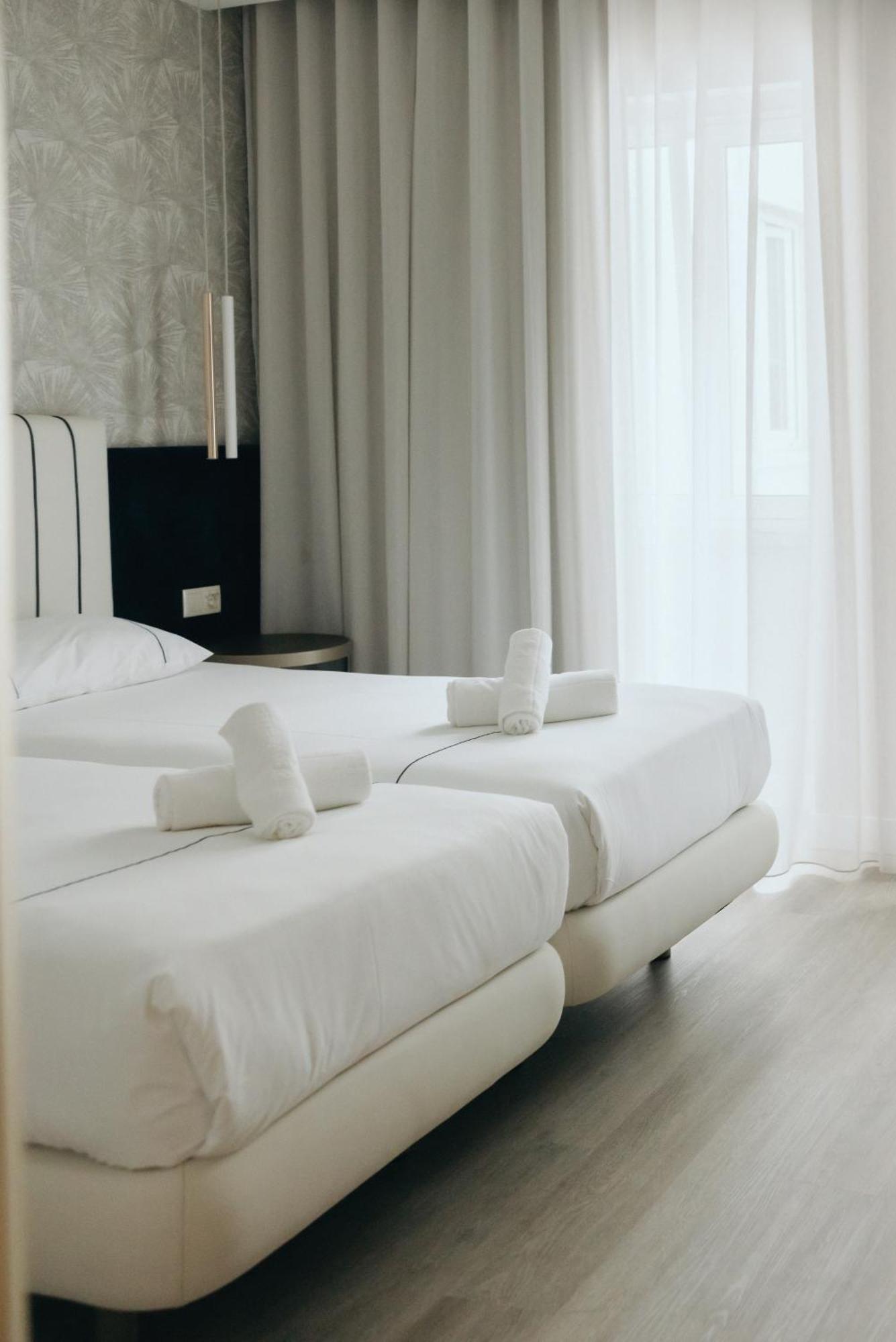 Quarto Clássico com Cama de Casal ou 2 de Solteiro