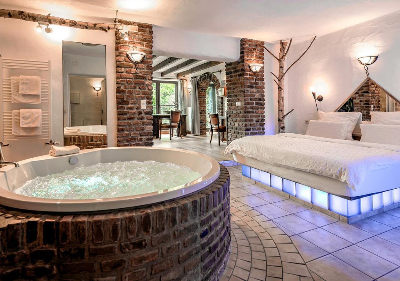 Blaue Wellness-Suite