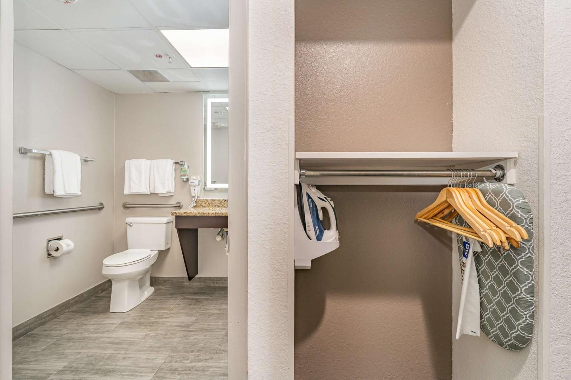 King Room with Bath Tub - Disability Access/Non-Smoking