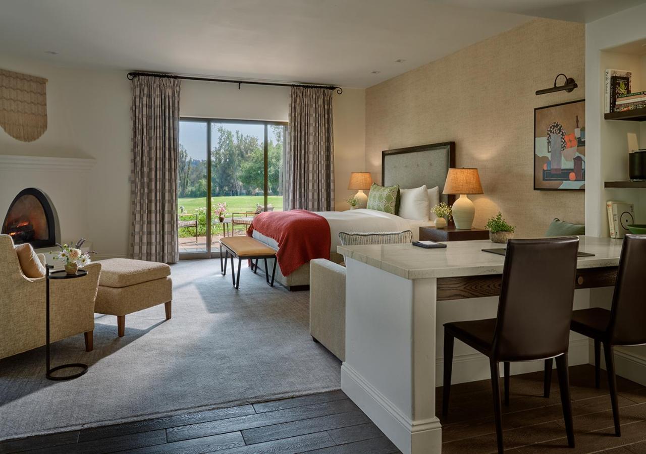 Mini Suite with King Bed,1261008832:JPEG