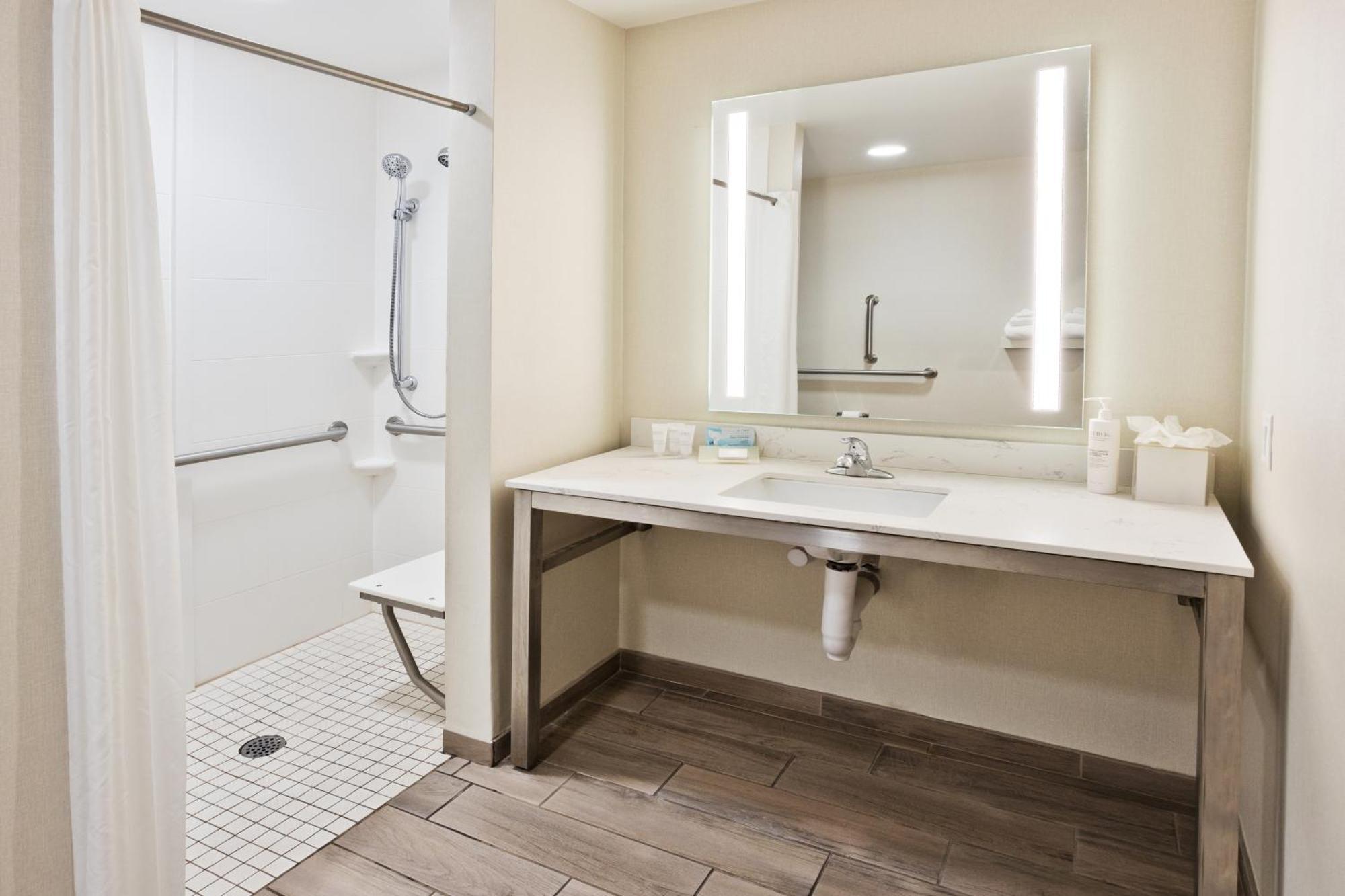 King Room with Tub - Mobility and Hearing Access