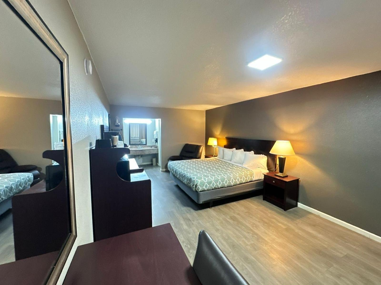 Deluxe King Room
