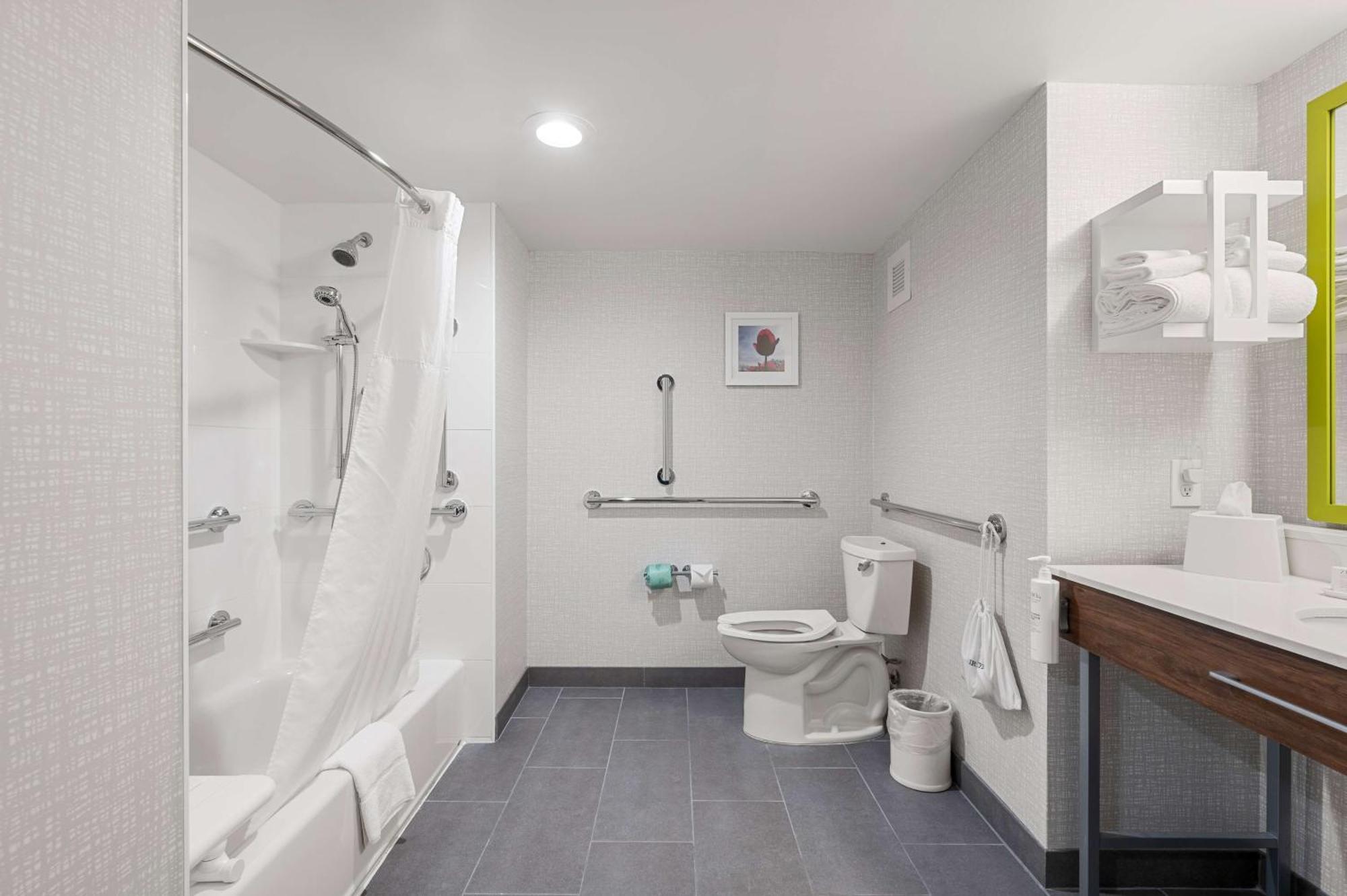 King Room with Accessible Tub - Mobility and Hearing Access/Non-Smoking
