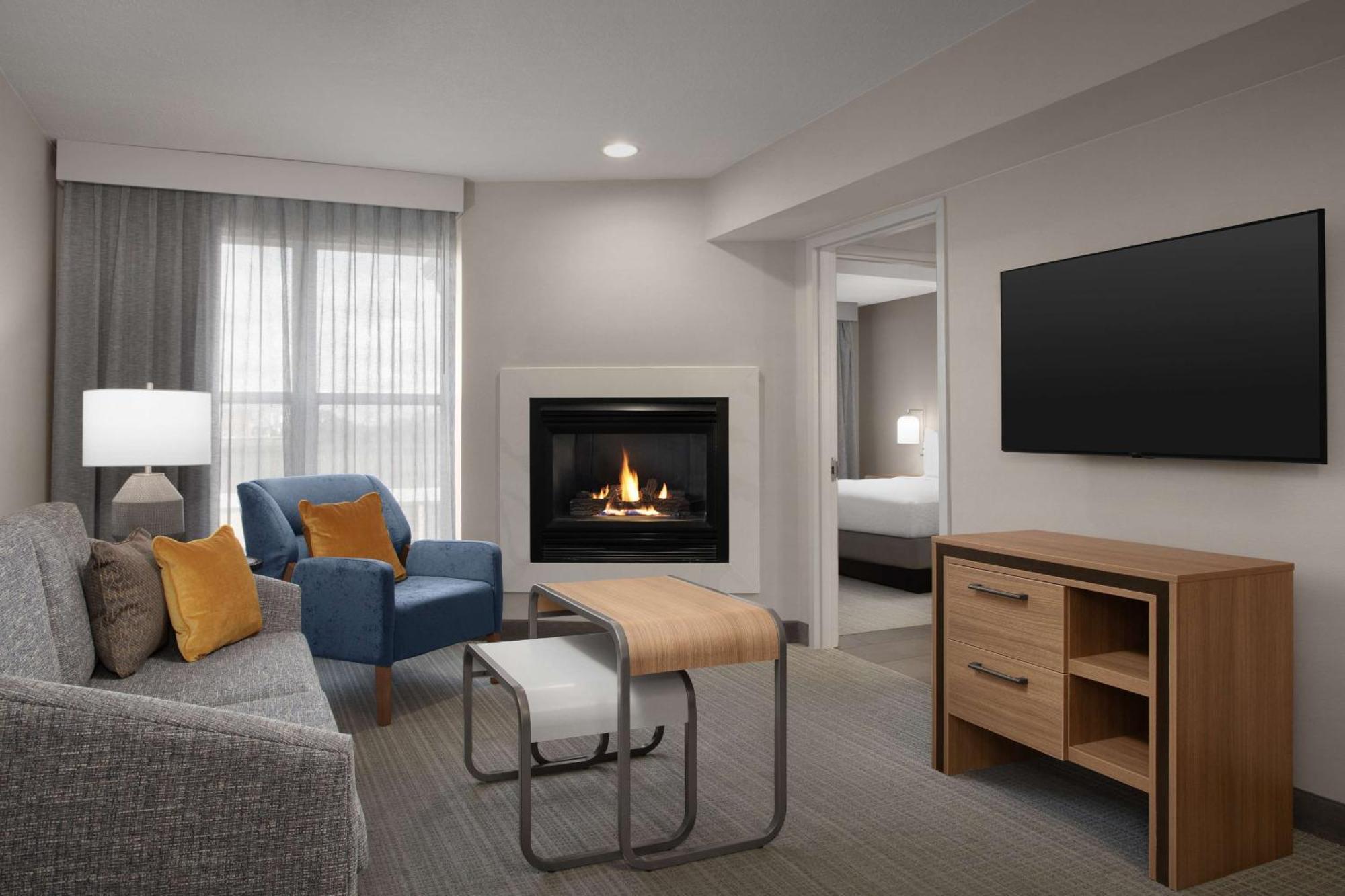 One-Bedroom King Suite with Fireplace - Non-Smoking