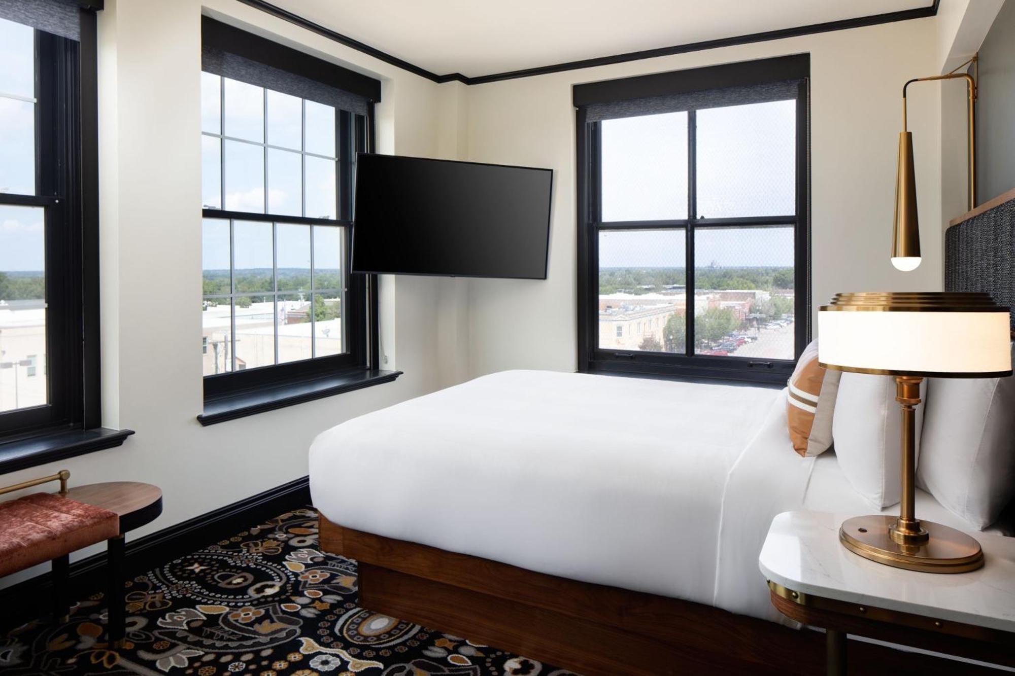 Queen Corner Suite