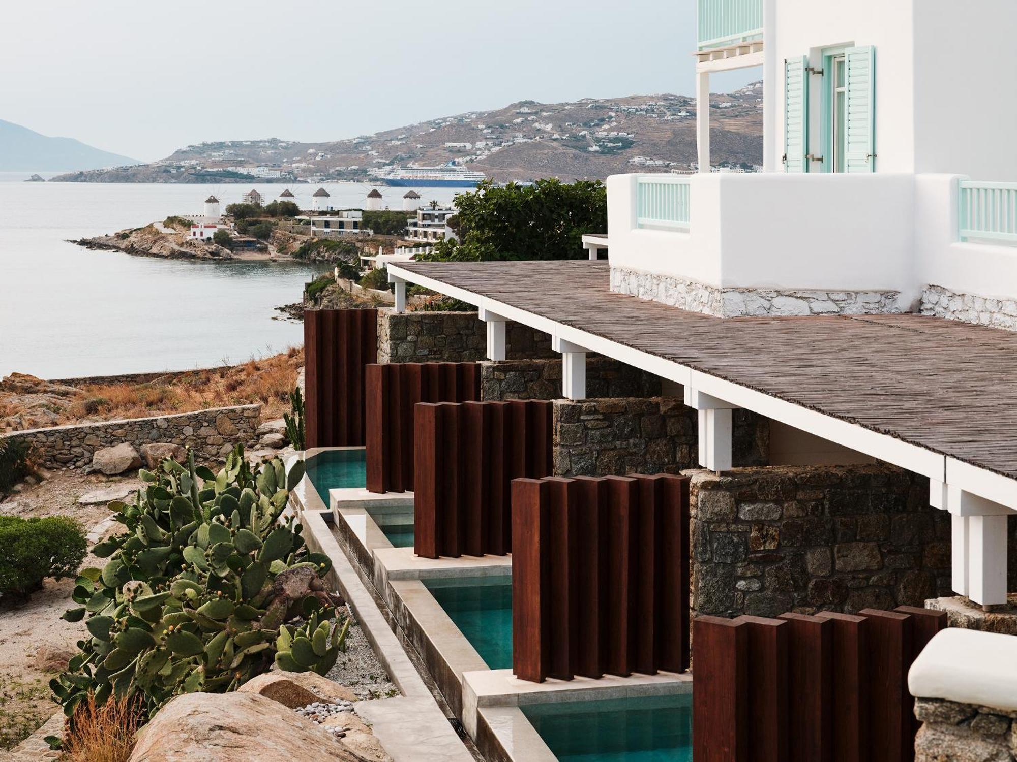 Bill&Coo Suite with outdoor Jetted Tub and Sea View