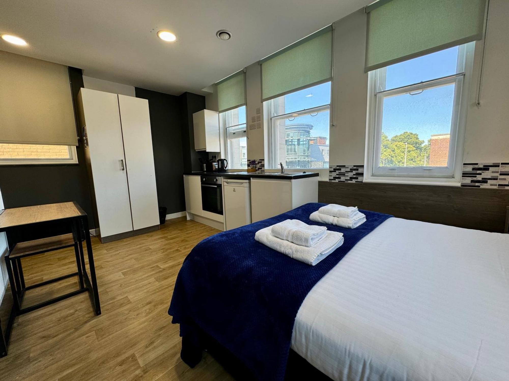 Estudio con 1 cama grande