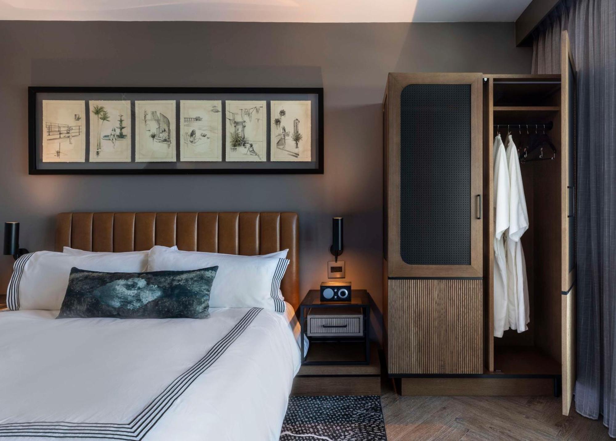 King Room with Accessible Tub - Disability Access