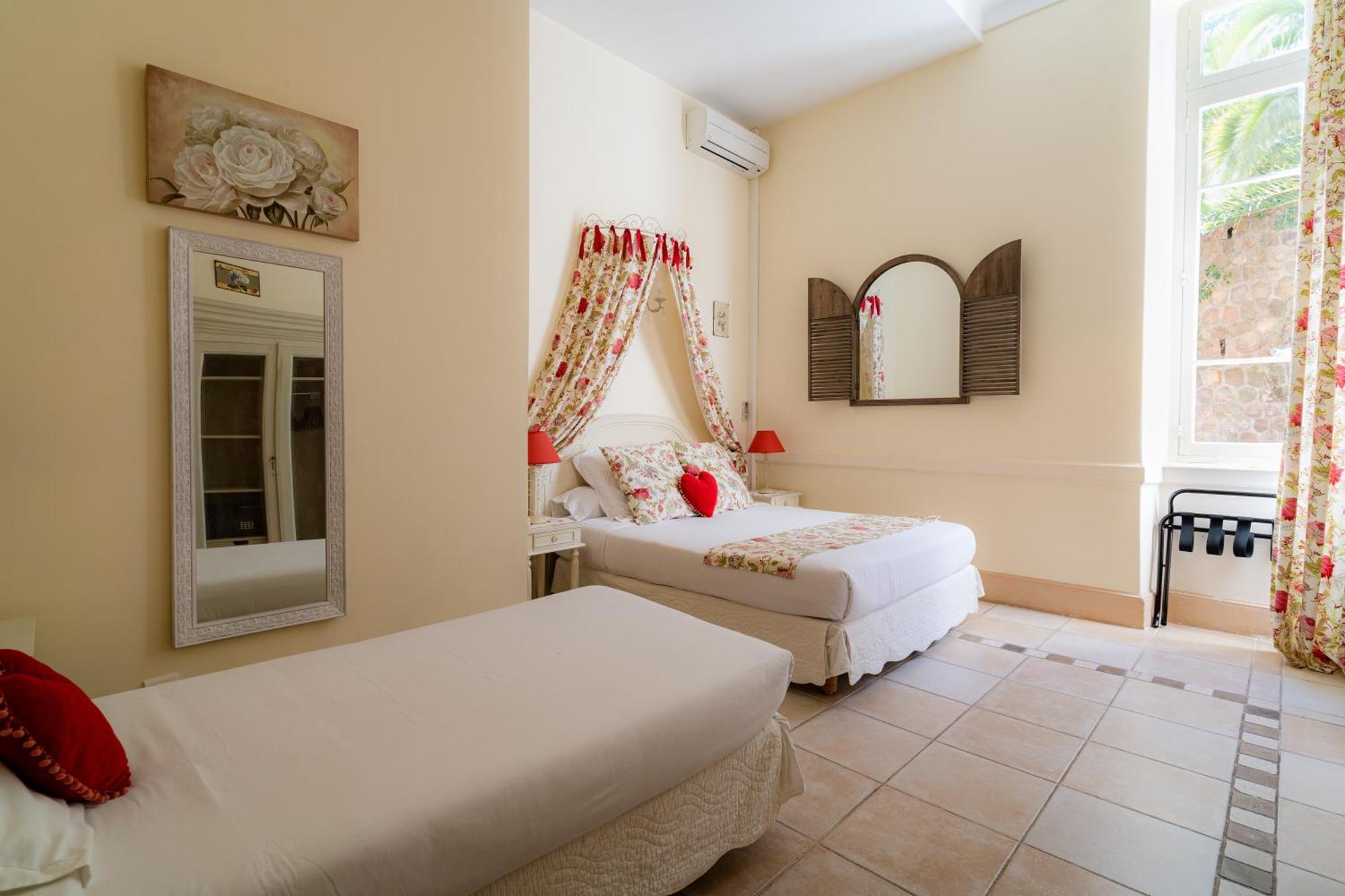 Chambre Triple côté Colline