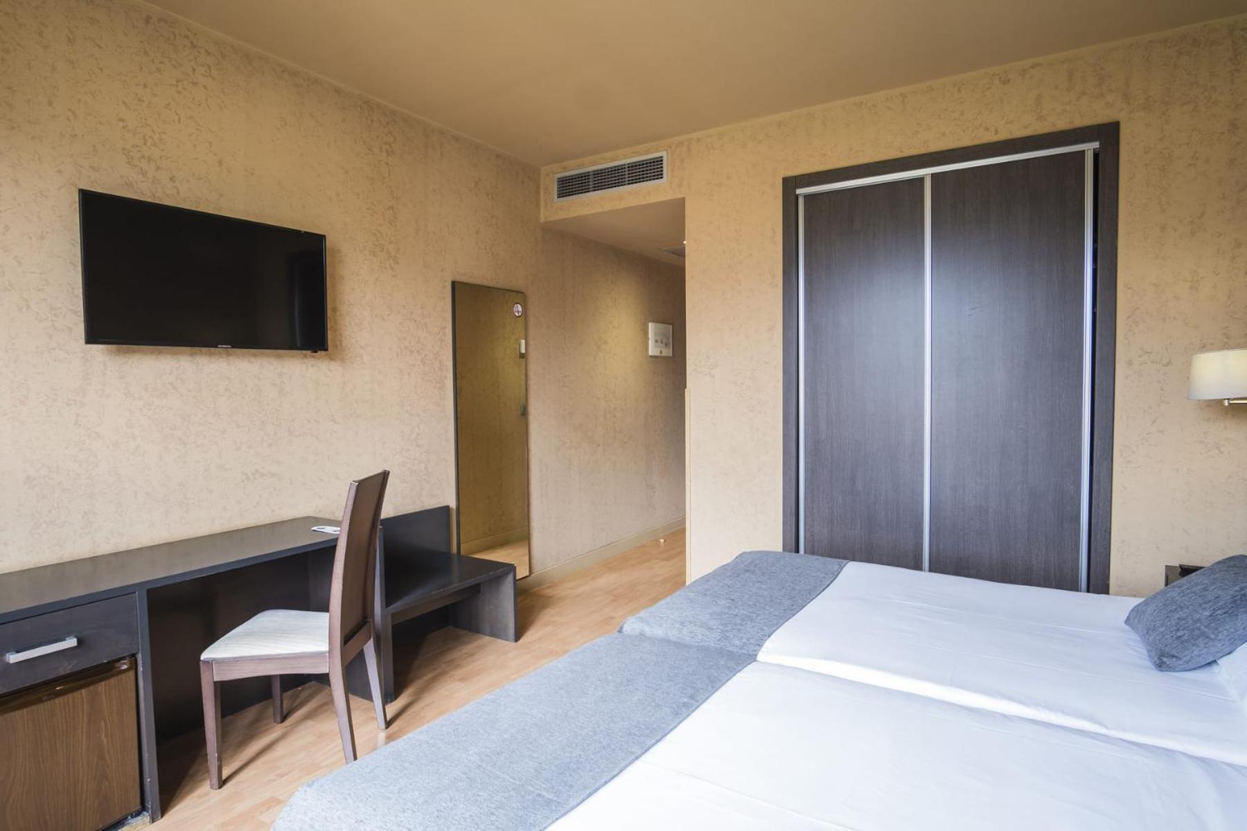 Twin Room,1624750085:JPEG