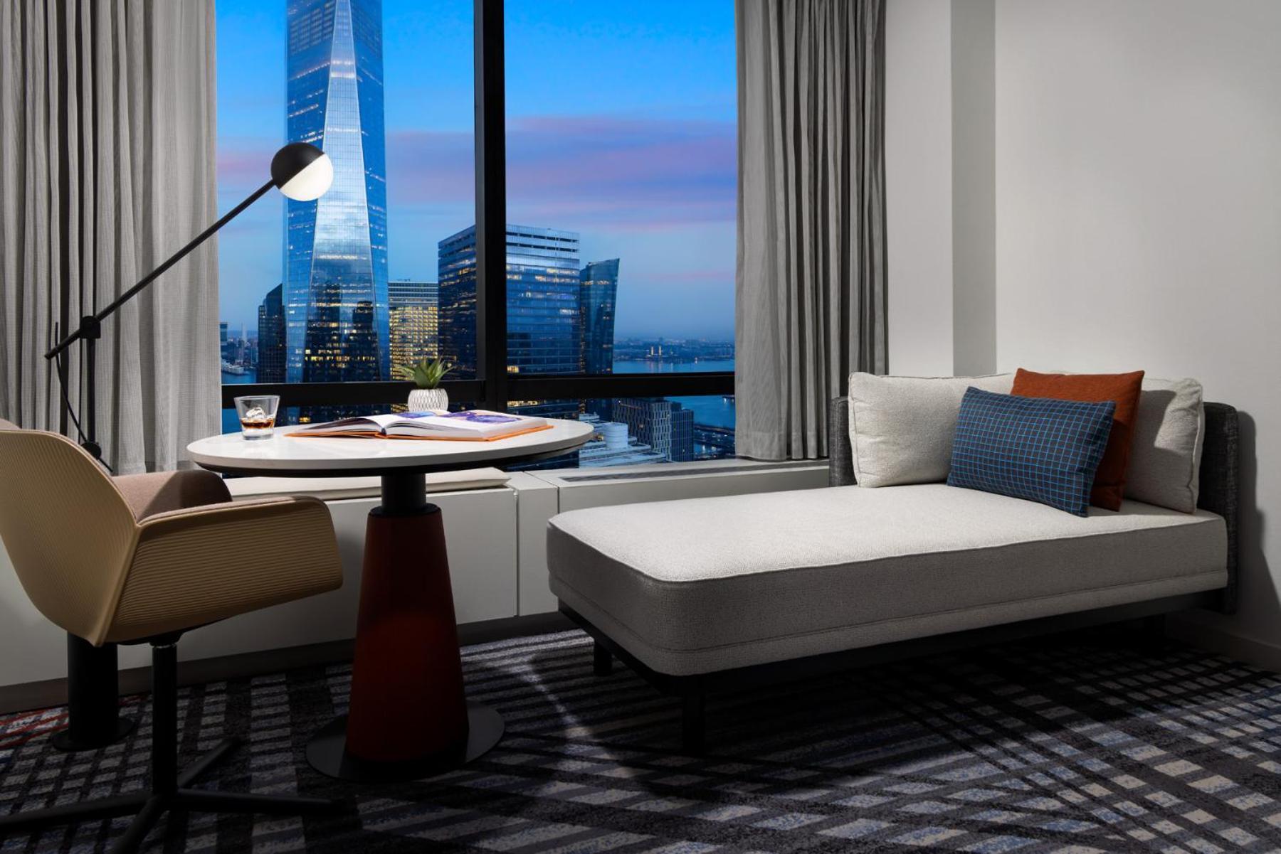 Premier Zimmer mit Kingsize-Bett – Blick auf den Hudson River – obere Etage