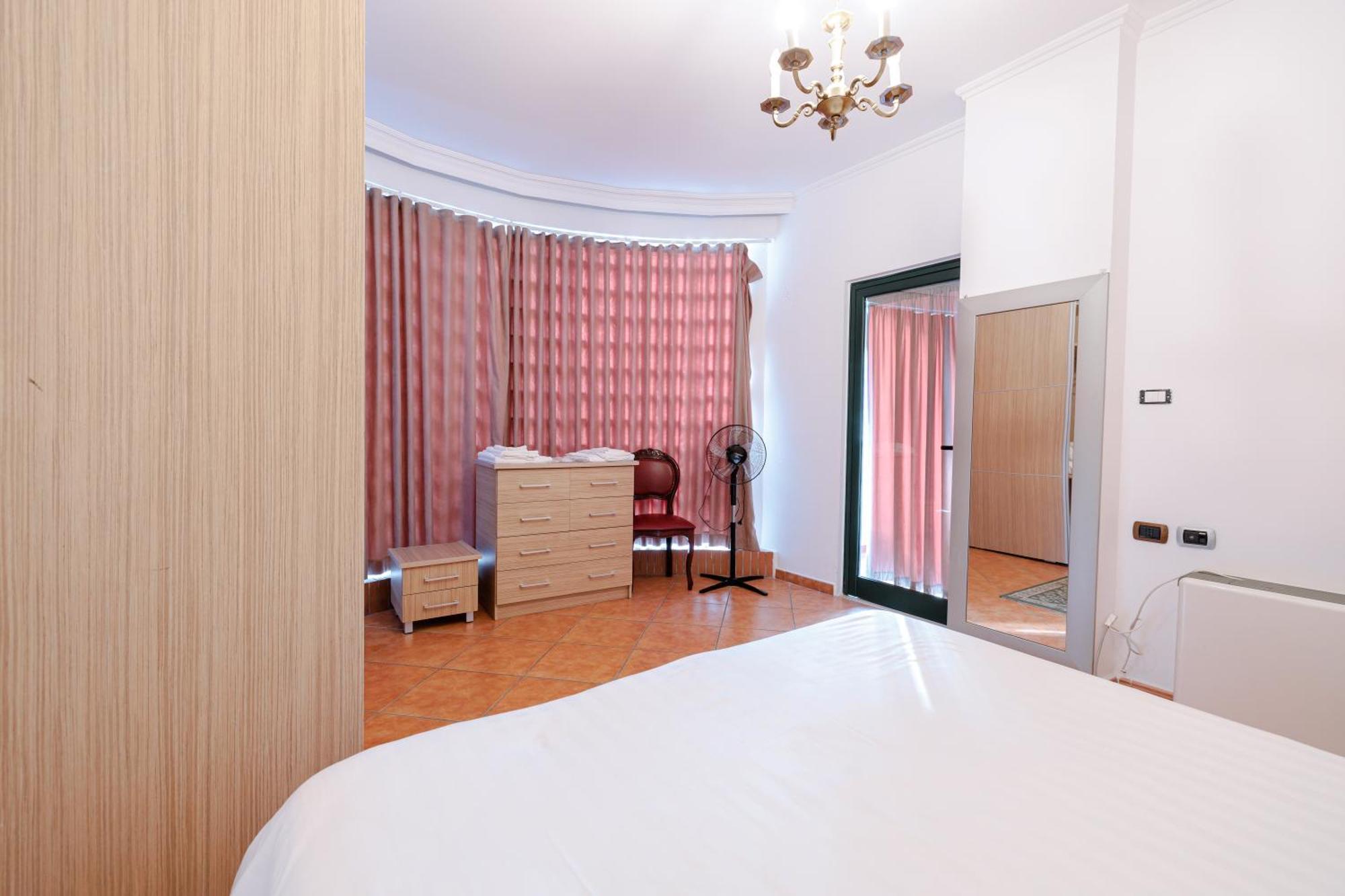 Appartamento con 2 Camere da Letto e Balcone