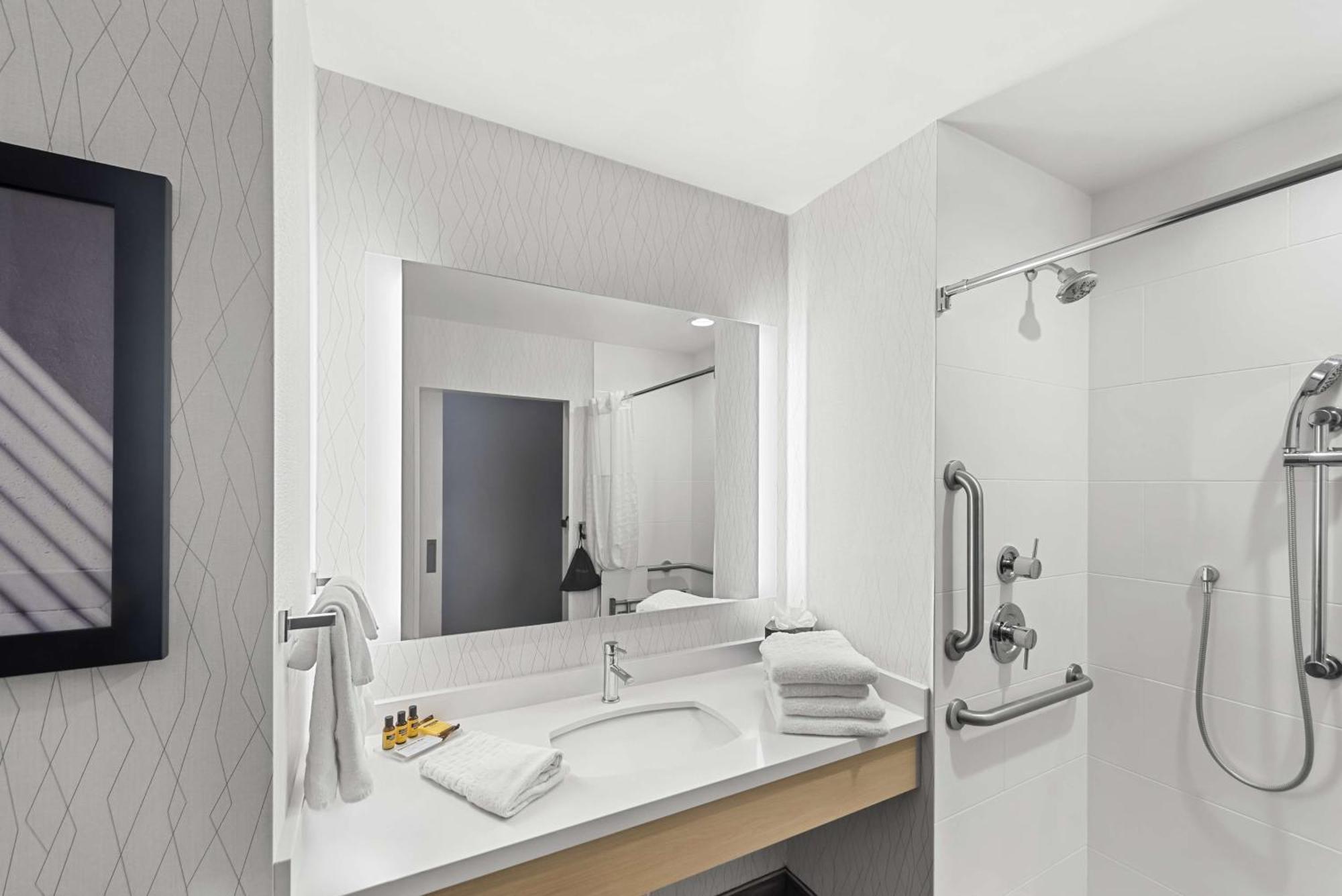 Queen Room with Two Queen Beds and Walk-in Shower - Disability Access