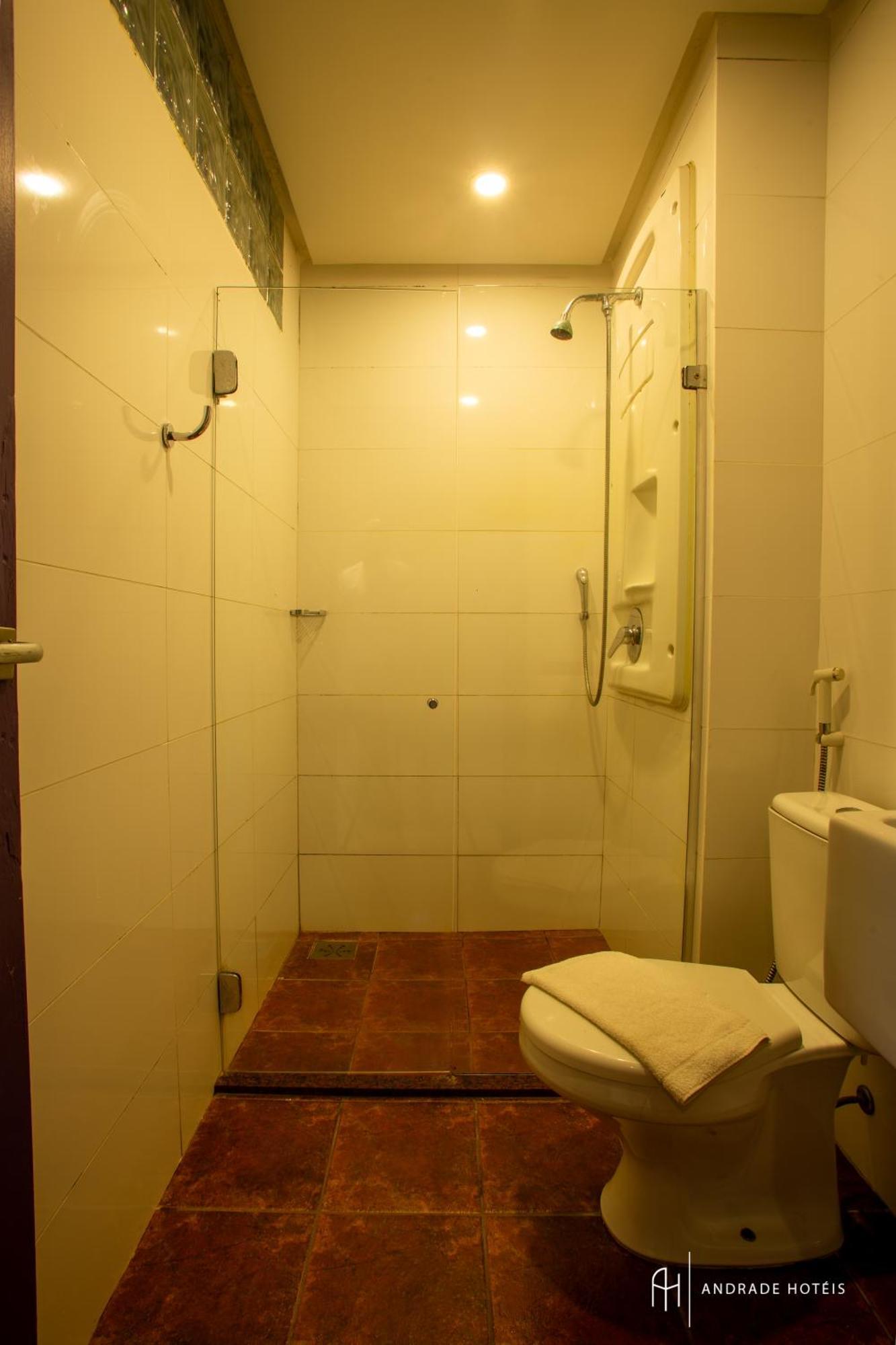 Quarto Duplo Standard com Cama de Casal