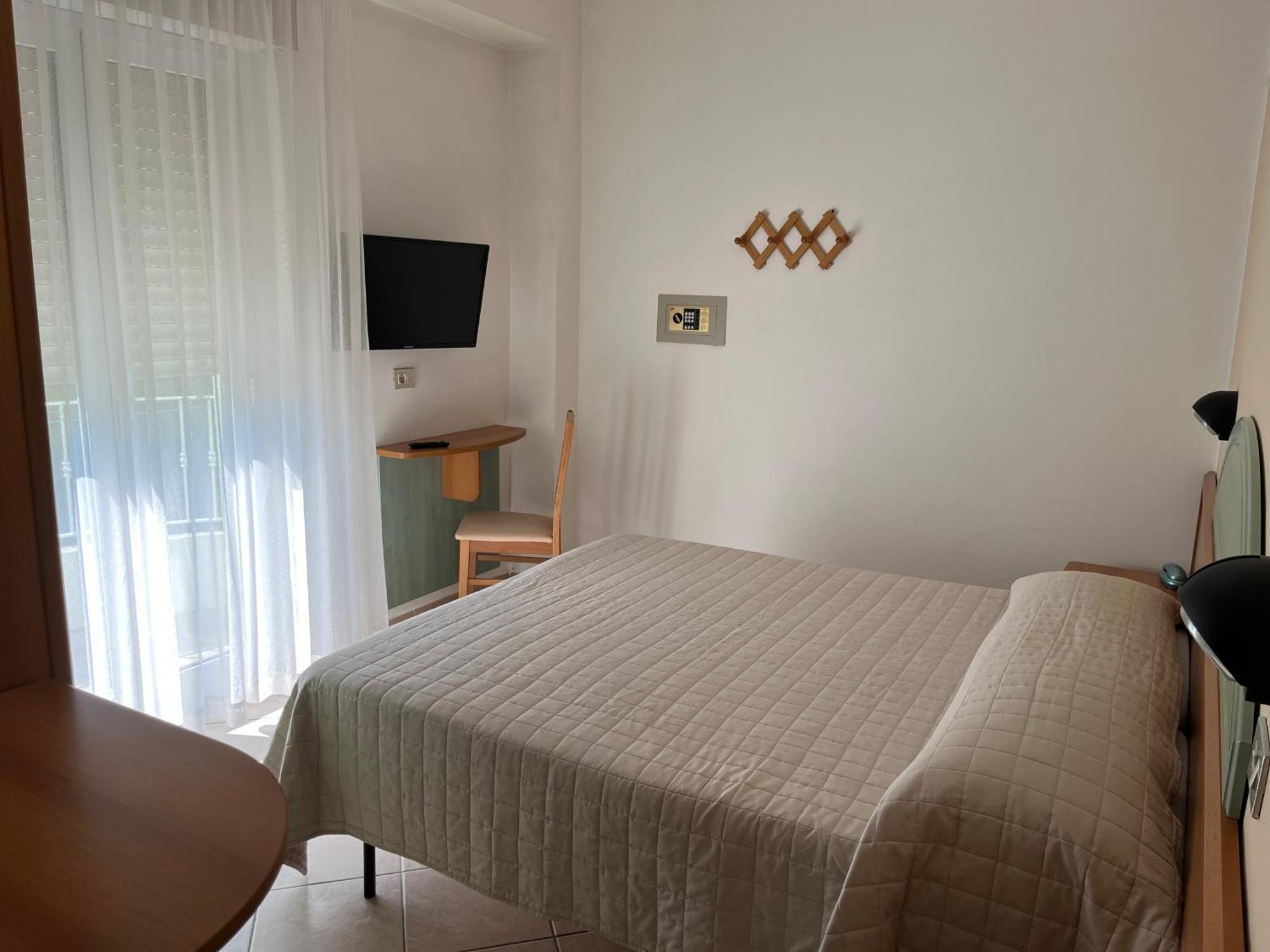 Double or Twin Room,1629893000:JPEG