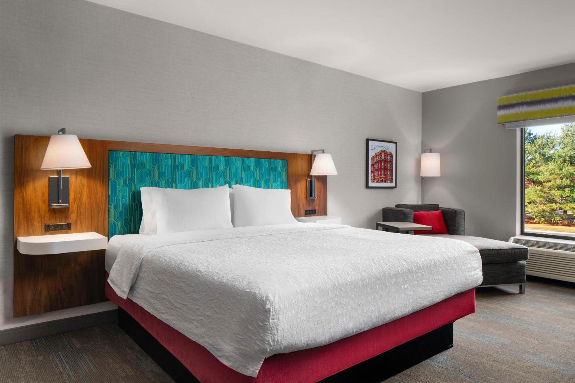 King Room with King Bed - Non-Smoking