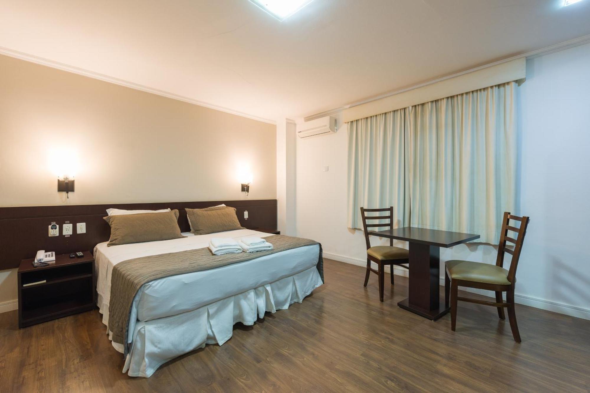 Quarto Master com Cama de Casal ou 2 de Solteiro
