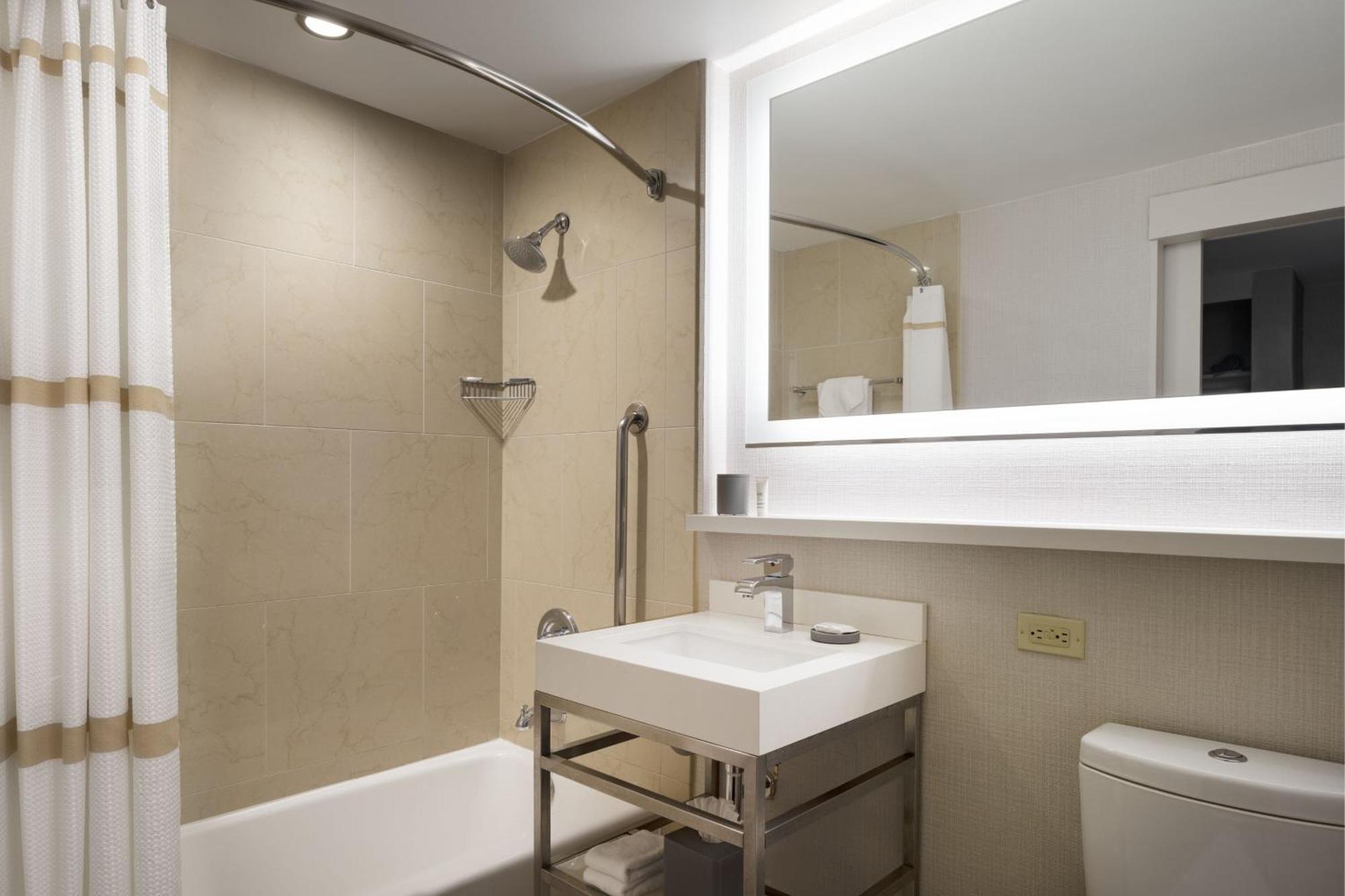 Quarto Duplo Deluxe com 2 Camas de Casal
