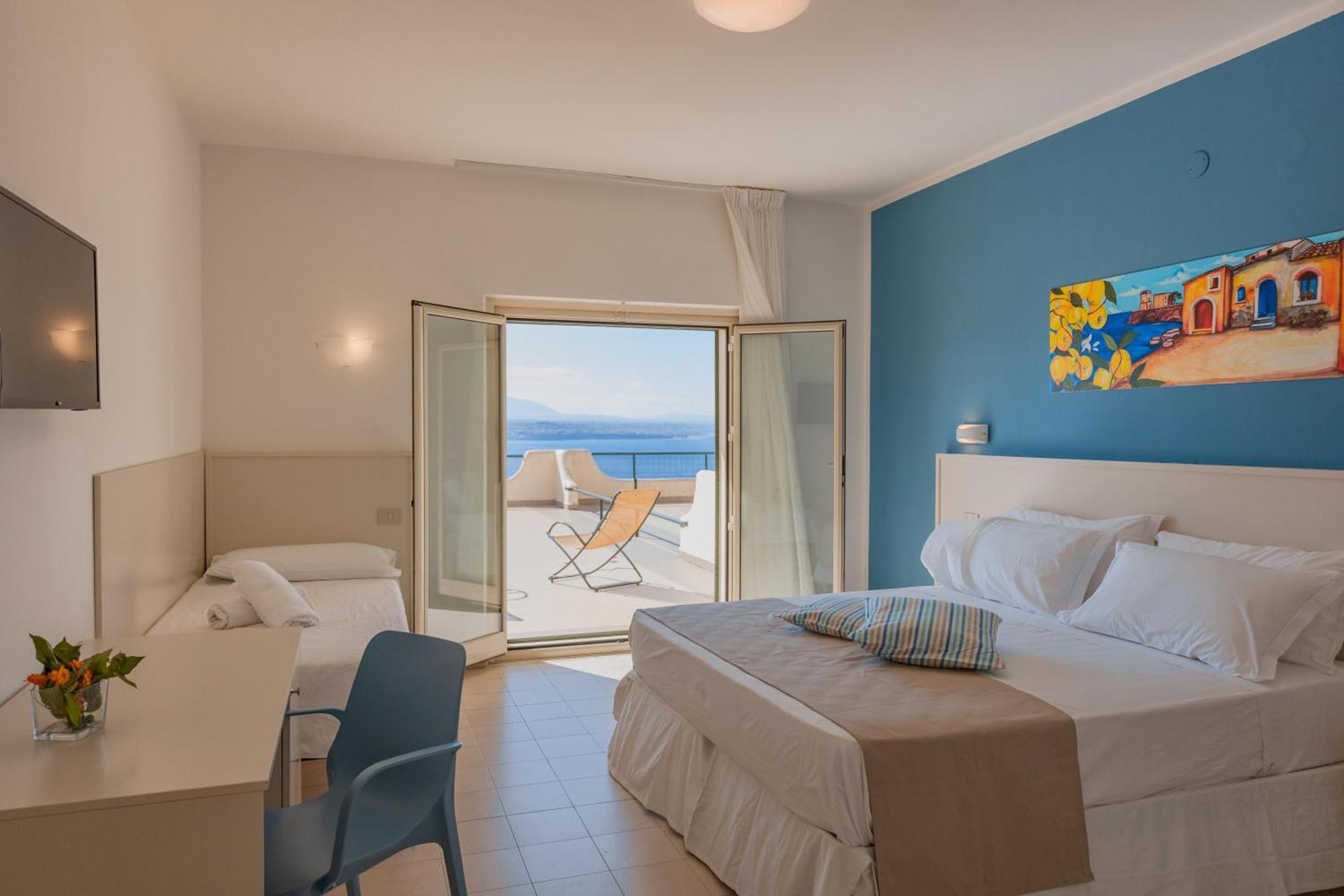 Camera Tripla Comfort con Vista Mare