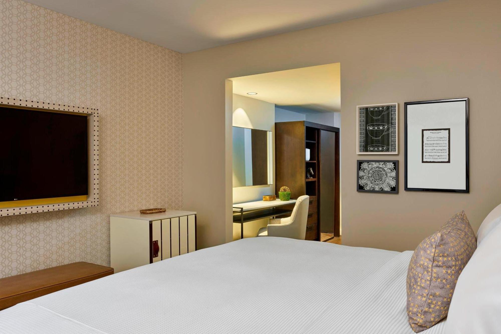 Executive, Larger Guest room, 1 King