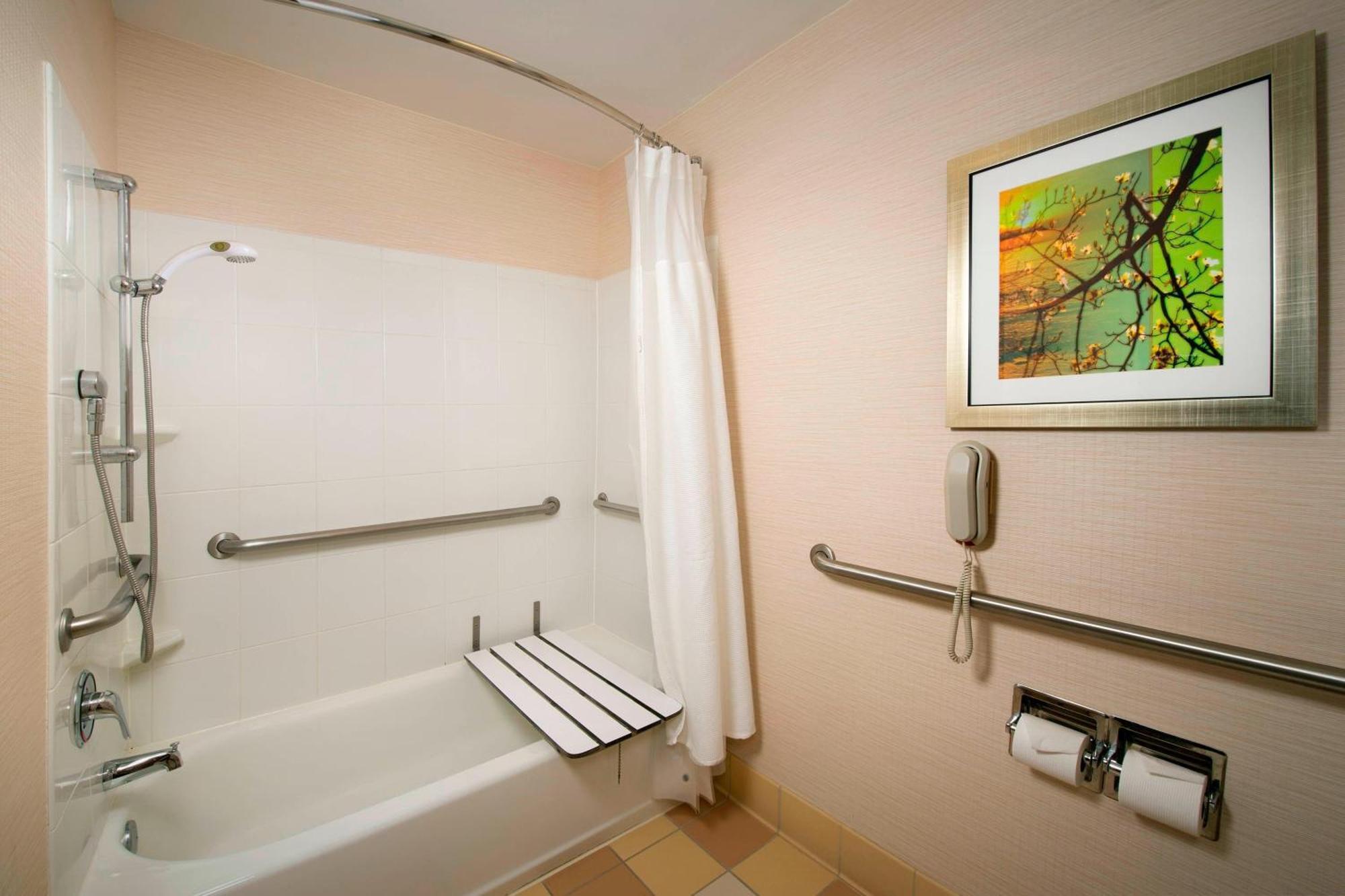 Studio with King Bed and Sofa Bed - Hearing Accessible