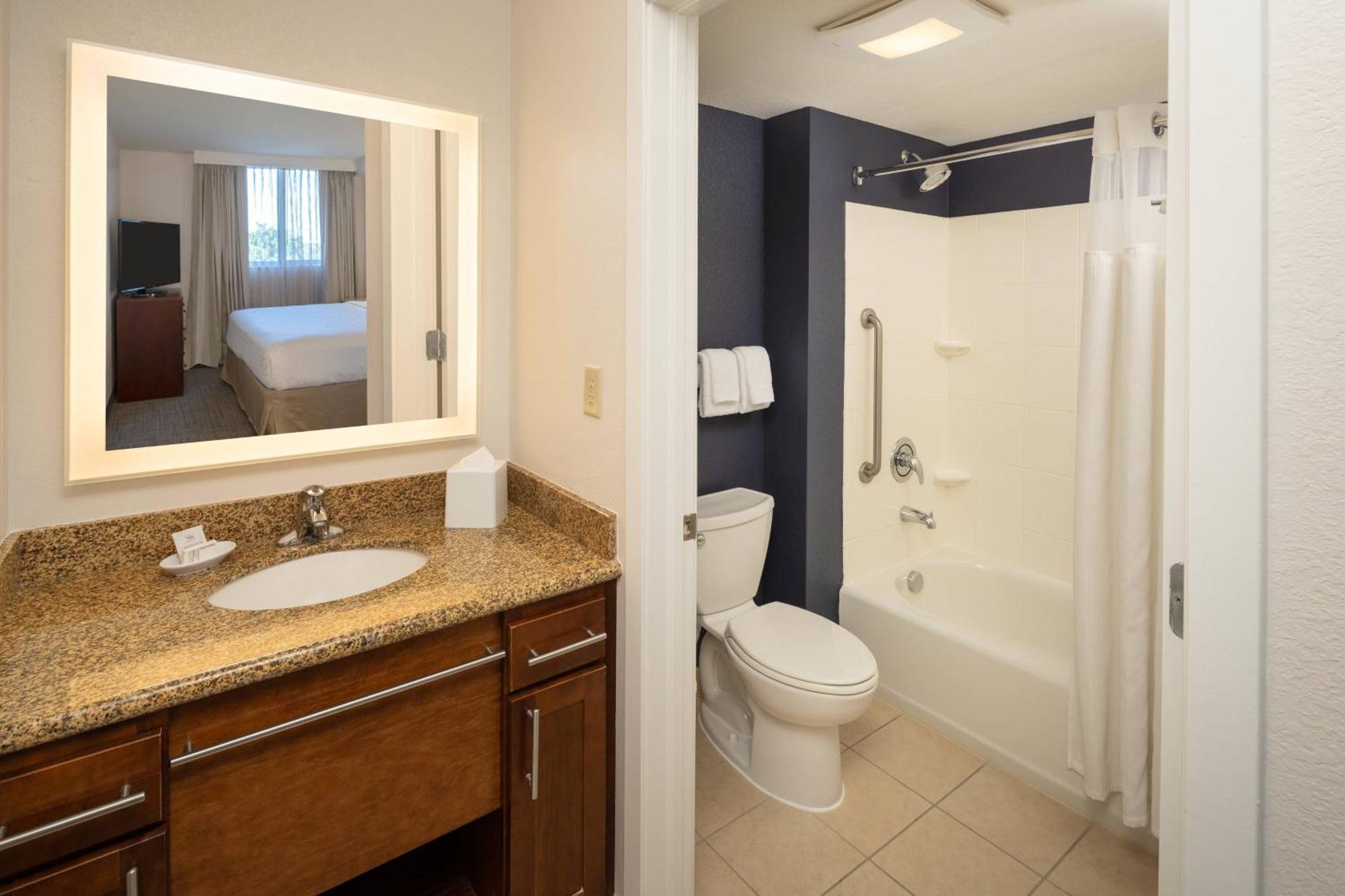 Two-Bedroom Suite,1632231123:JPEG