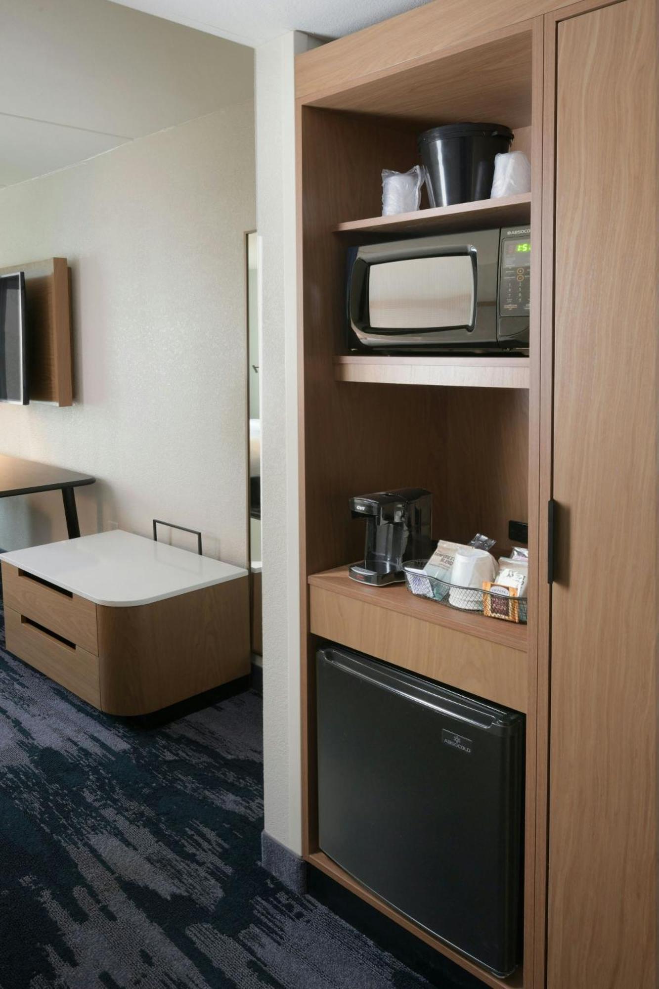 Queen Room with Two Queen Beds and Adapted Tub - Mobility Accessible