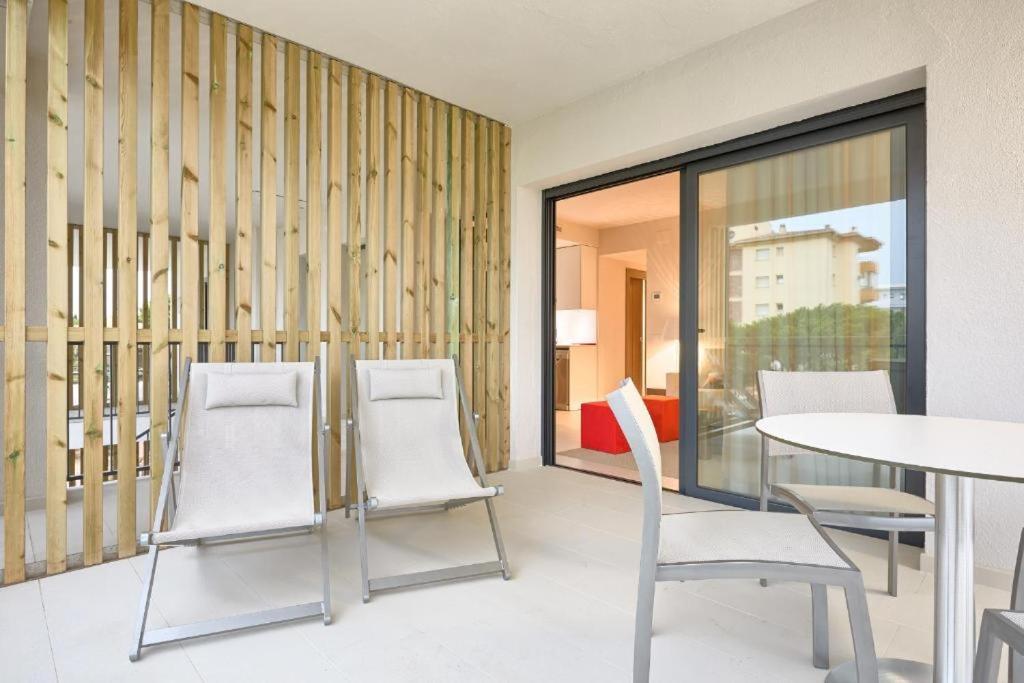 One-Bedroom Apartment Terrace,1632277043:JPEG