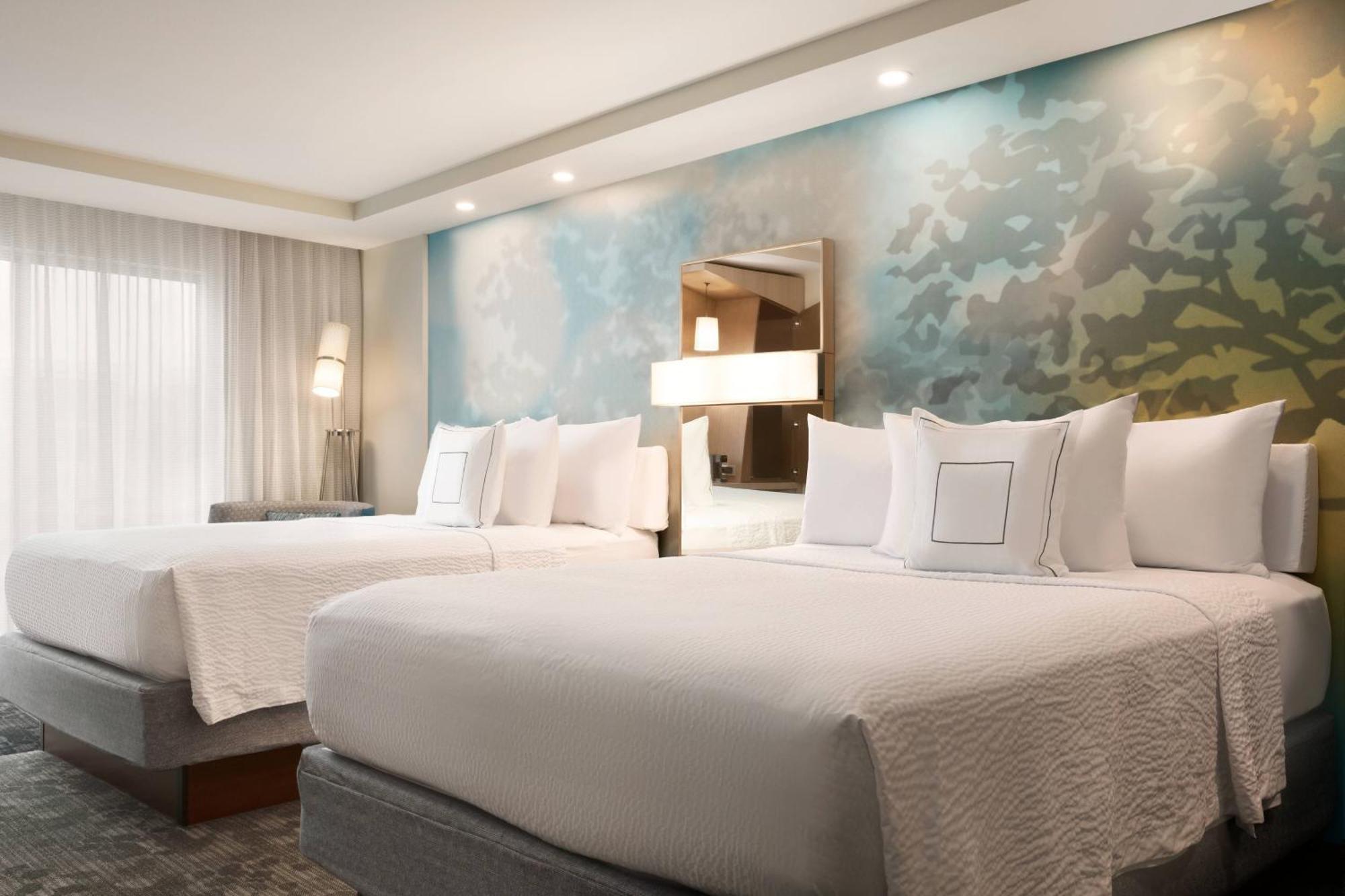 Queen Room with Two Queen Beds - Mobility Access/Bathtub