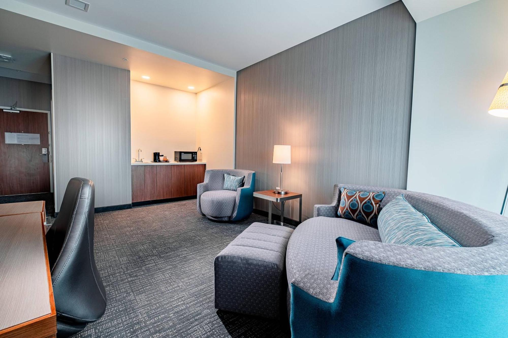 King Suite with Sofa Bed - Hearing Accessible