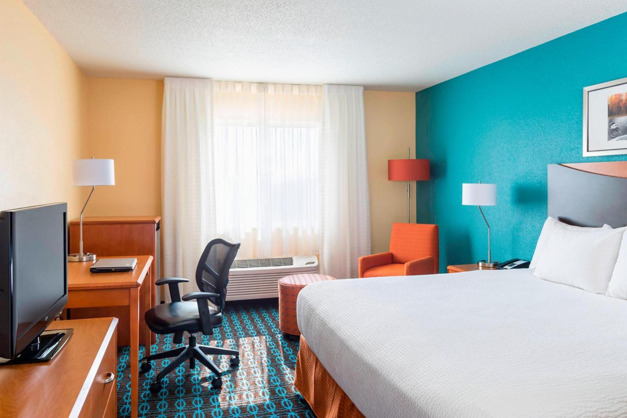 King Room with Roll-In Shower - Mobility Access/Hearing Accessible