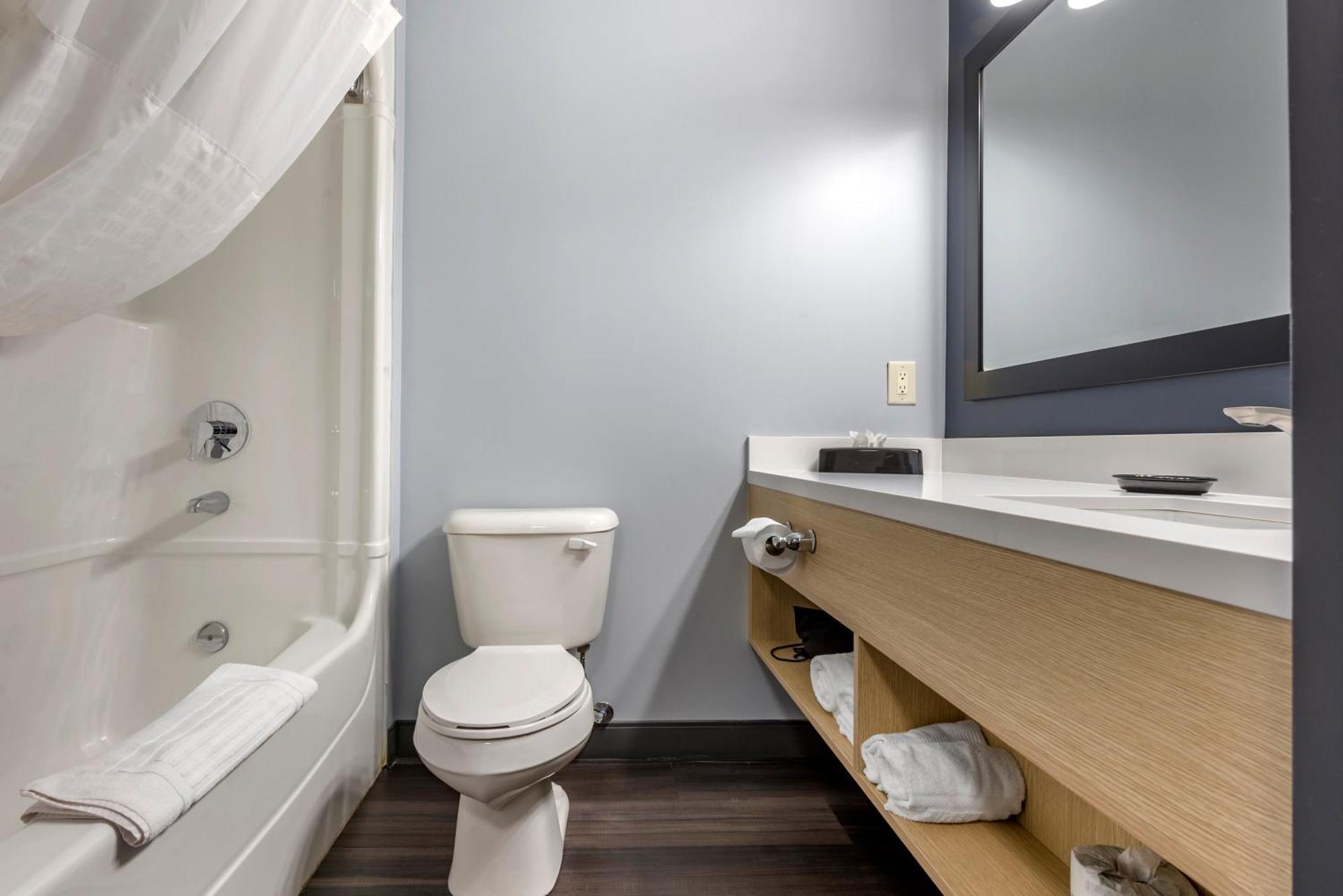 Standard Queen Room