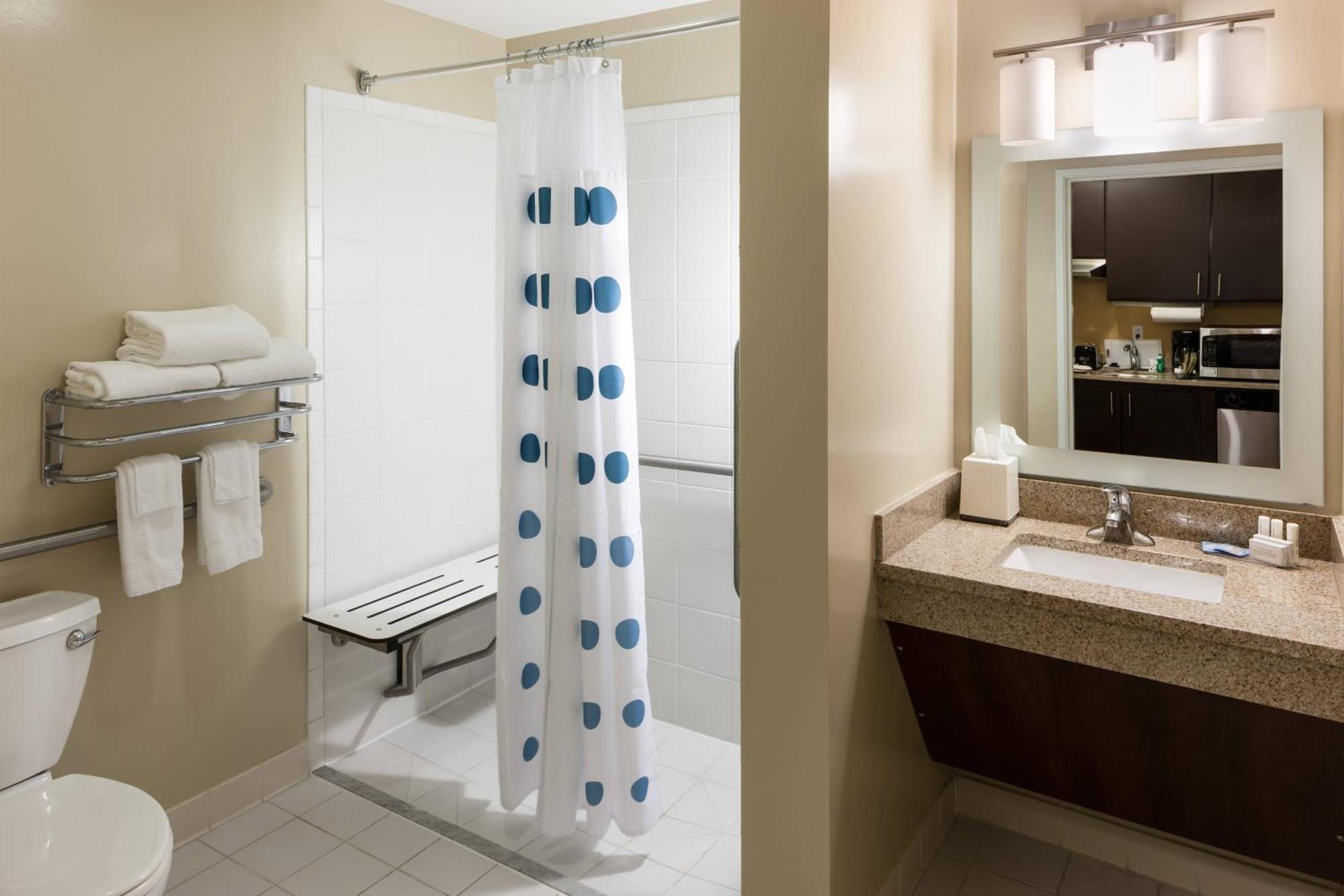 One-Bedroom Queen Suite