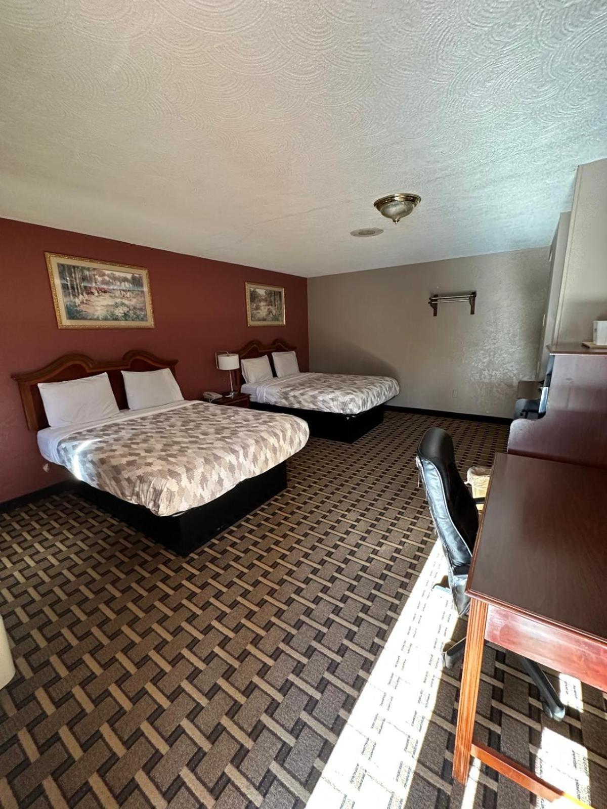 Queen Room with Two Queen Beds - Non-Smoking