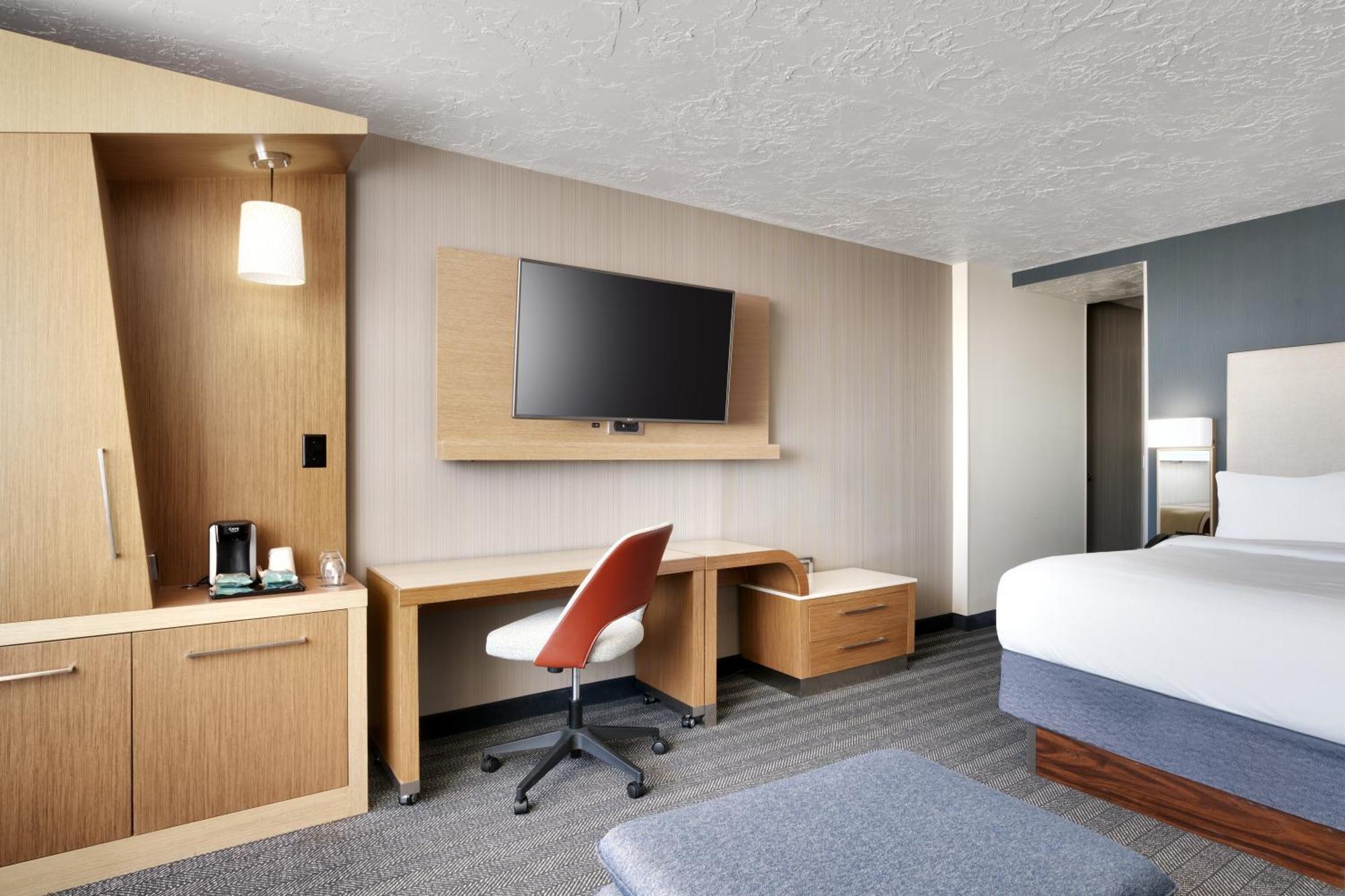 King Room with Sofa Bed - Hearing Accessible